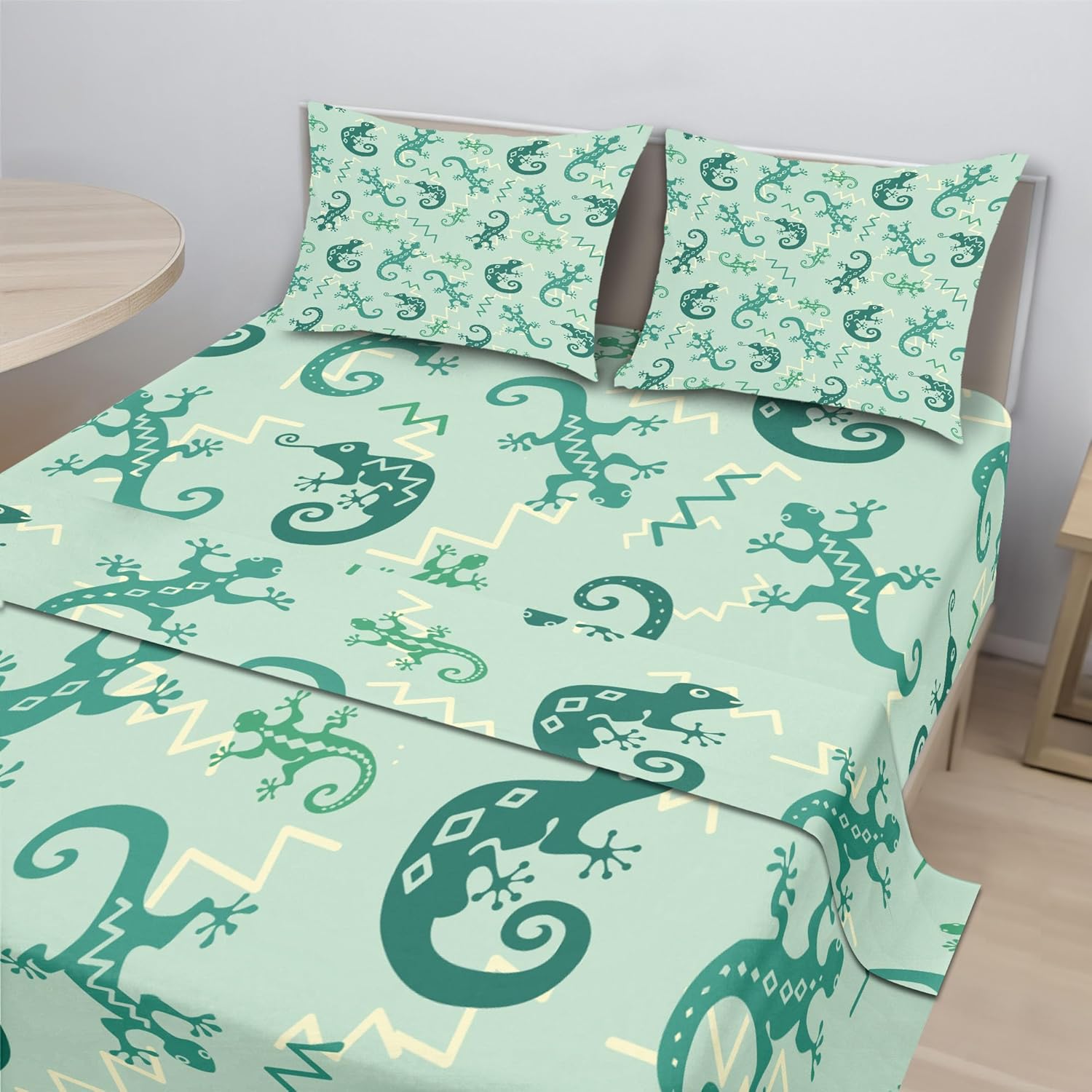 Ambesonne Reptile Sheet Set, Exotic Lizards Chameleons Leaping Illustration Nature Reptiles, Fitted and Flat Sheet with Pillowcases Bedding Accent 4 Piece Set, Full, Green Mint