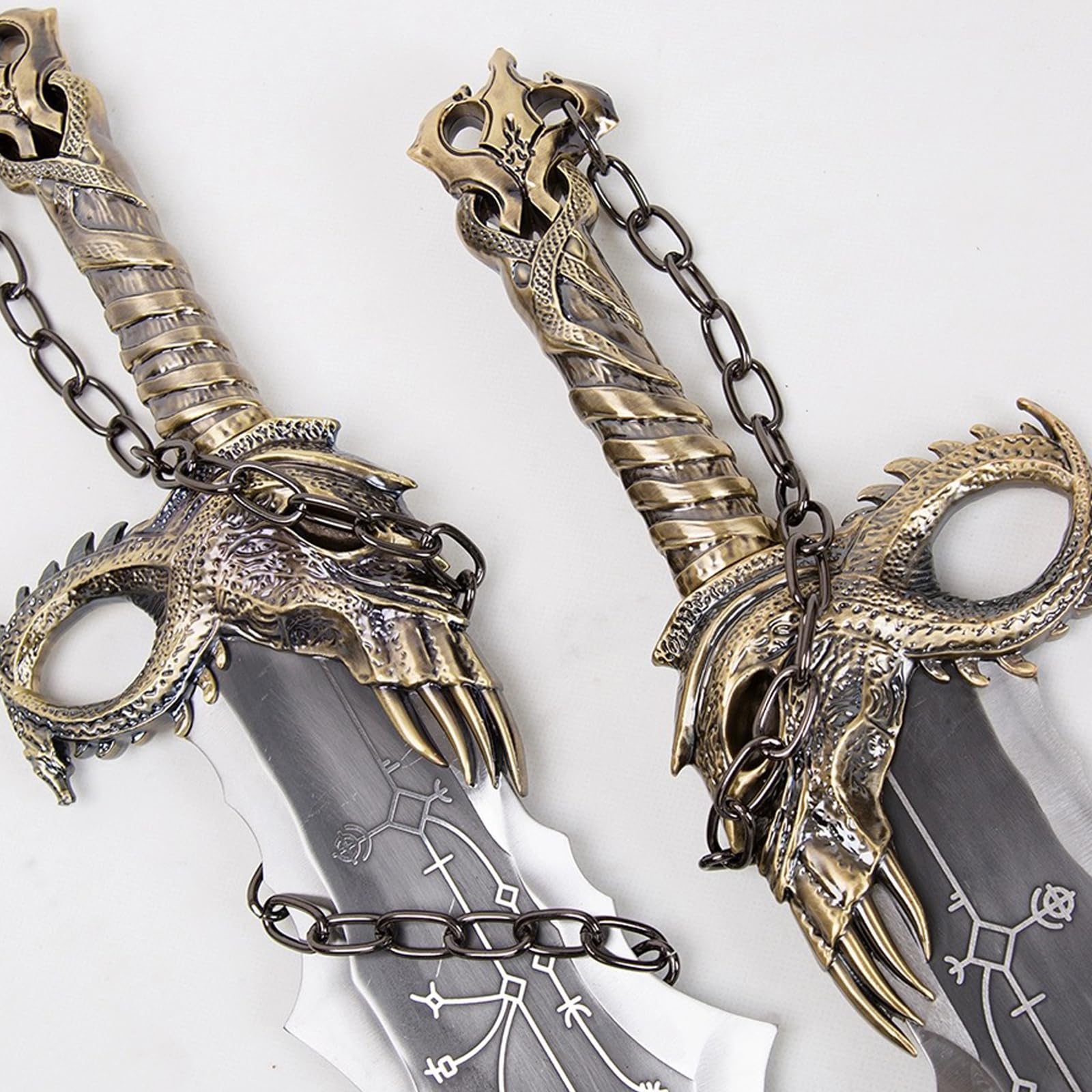 Kratos Chaos Blade of GOW, aus Metall, EIN Satz von Zwei Bades of Chaos mit Display-Plakette, Kratos Metall-Kettenschwert, 1:1 Replik des Kriegsspiels Requisiten HIMMEL STORE Sword