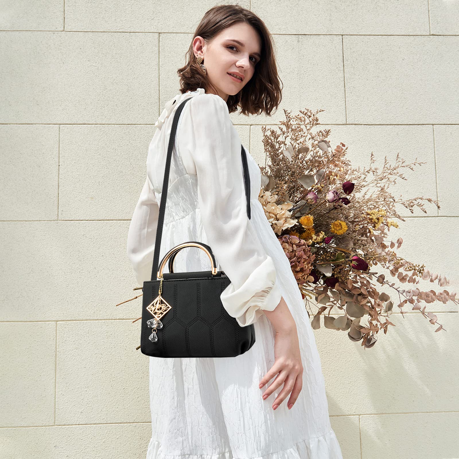 NICOLE & DORIS Handtasche Damen Klein Schultertaschen PU Leder Frauen Umhängetasche Henkeltasche Mini Tasche Damen Kuriertaschen Crossbody Tragentasche mit Anhänger Schwarz