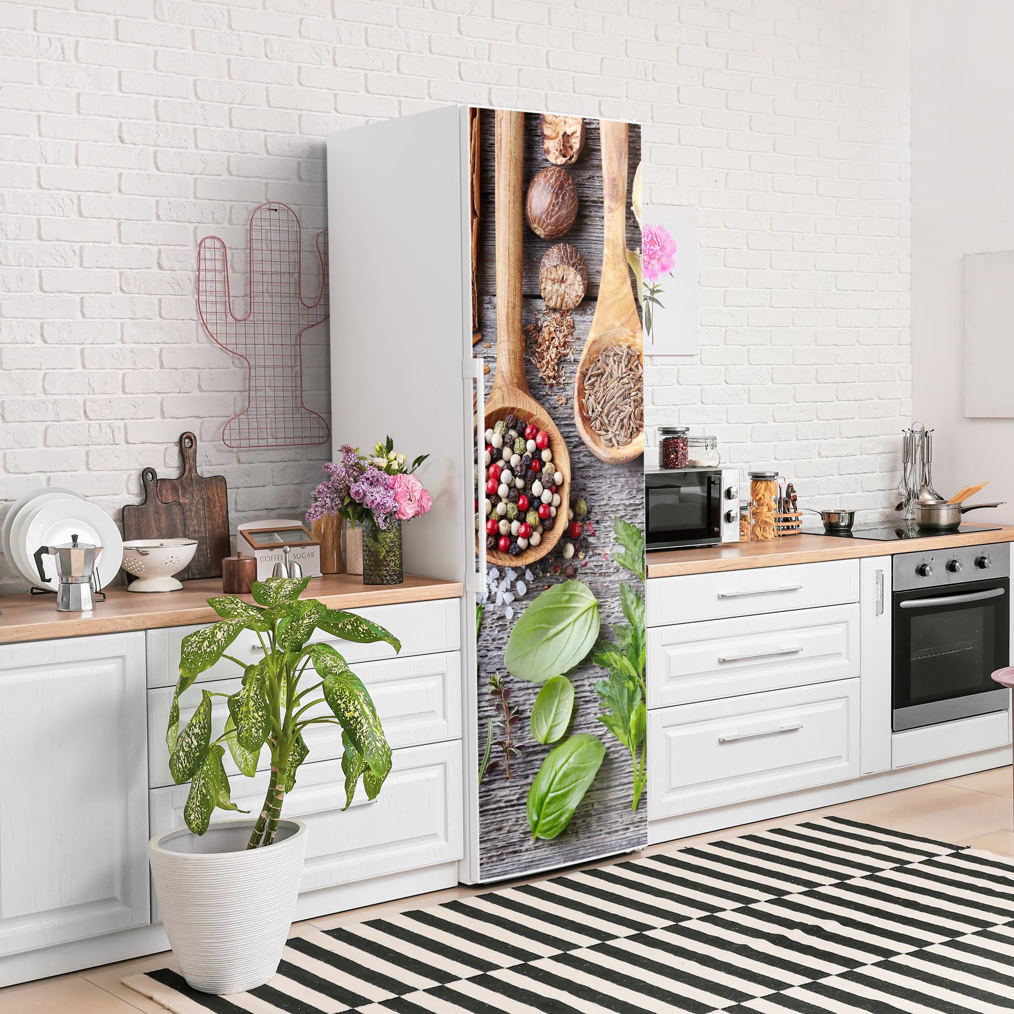 DEQORI Folia magnetyczna do lodówki 60 x 200 cm | motyw zdobiona łyżka kuchenna | dekoracyjna mata magnetyczna ochrona przed zamrażarką | magnetyczna folia dekoracyjna samoprzylepna, magnetyczna i