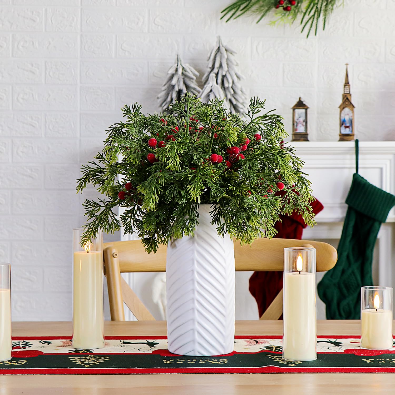 Künstliche Tannenzweige für Weihnachten, gefrostete Beerenstiele, immergrüne Norfolk-Zypressen-Zweige, Stechpalmenbeeren, Winterbeeren, für Vasenfüller, DIY, Basteln, Girlande, Heimdekoration (grün