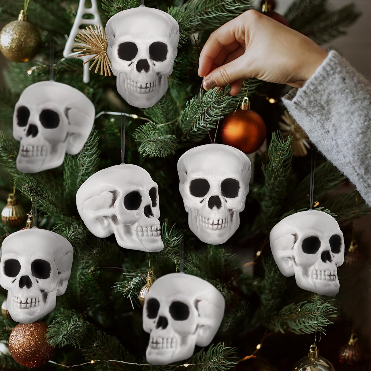 Lenwen 12 Pcs Horror Christmas Skull Hanging Tree Ornament Decor Plastic Mini Halloween Skulls Head Small Skeleton Head Decoration Hanging Ornament for Xmas Holiday Party Supplies (4.3x4.3x3.15'')