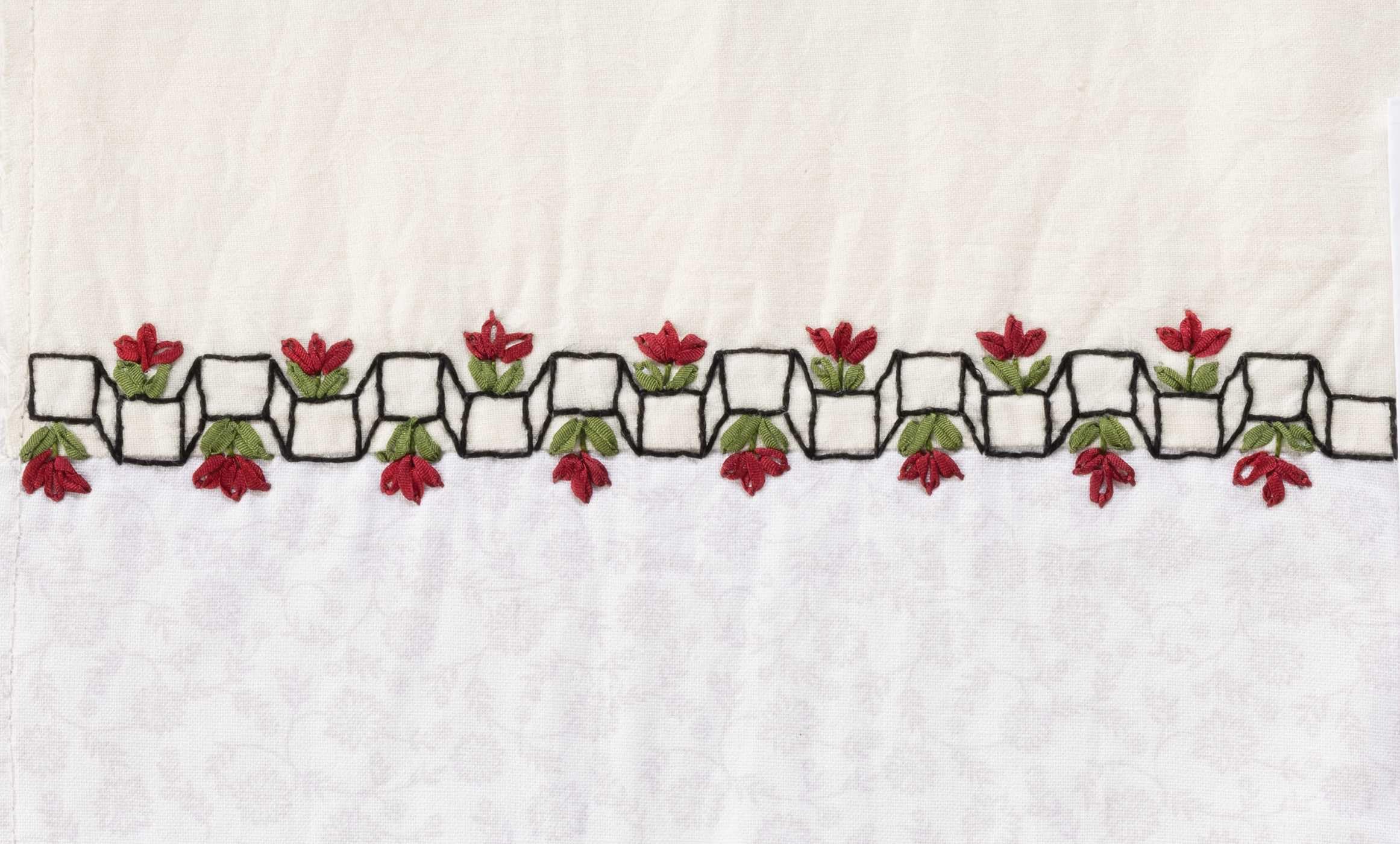 More Stunning Stitches for Crazy Quilts: 350 Embroidered Seam Designs; 33 Shape Template Designs for Perfect Placement