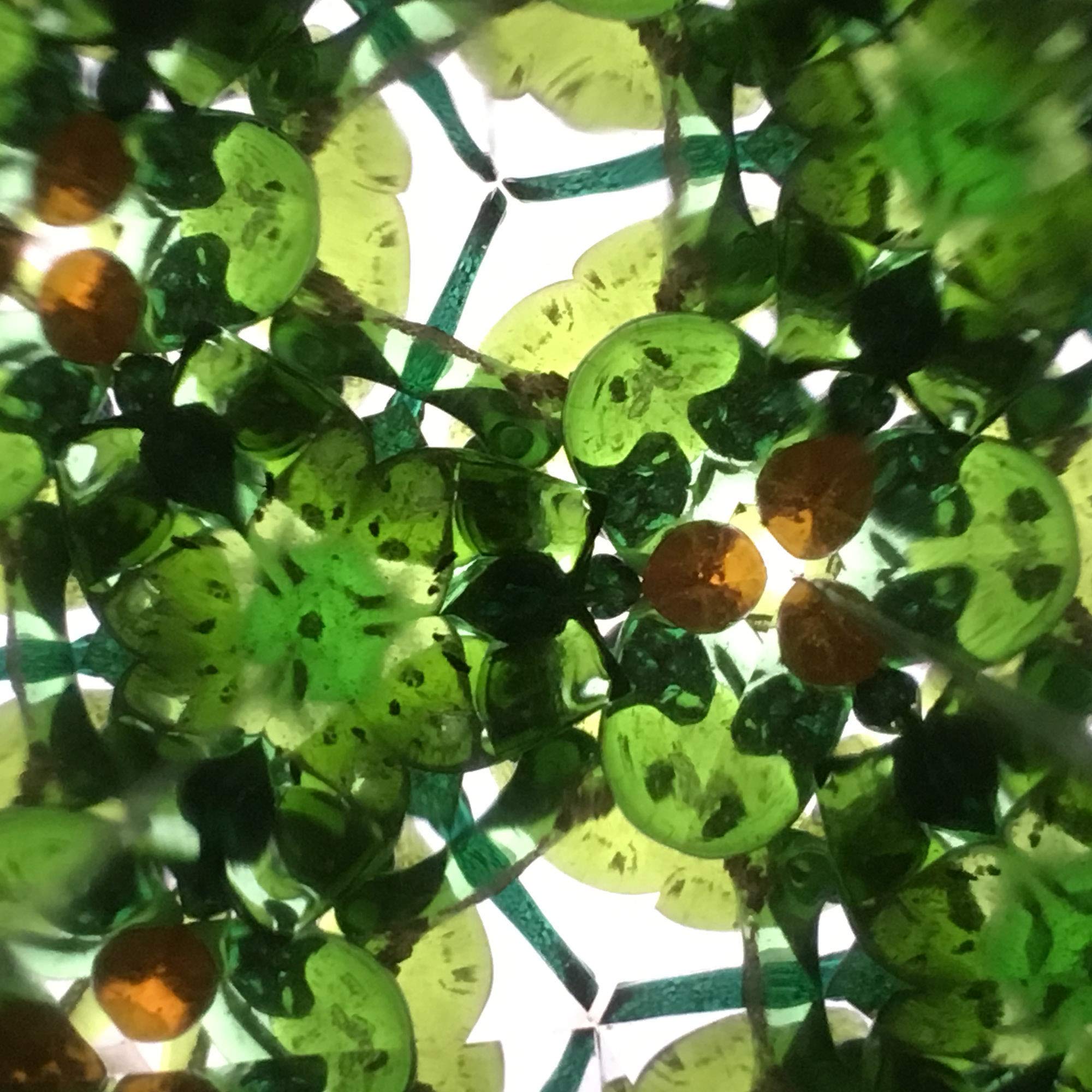 Kaleidoskop aus natürlichem Haselholz mit rohem, ausgewaschenem Strandglas