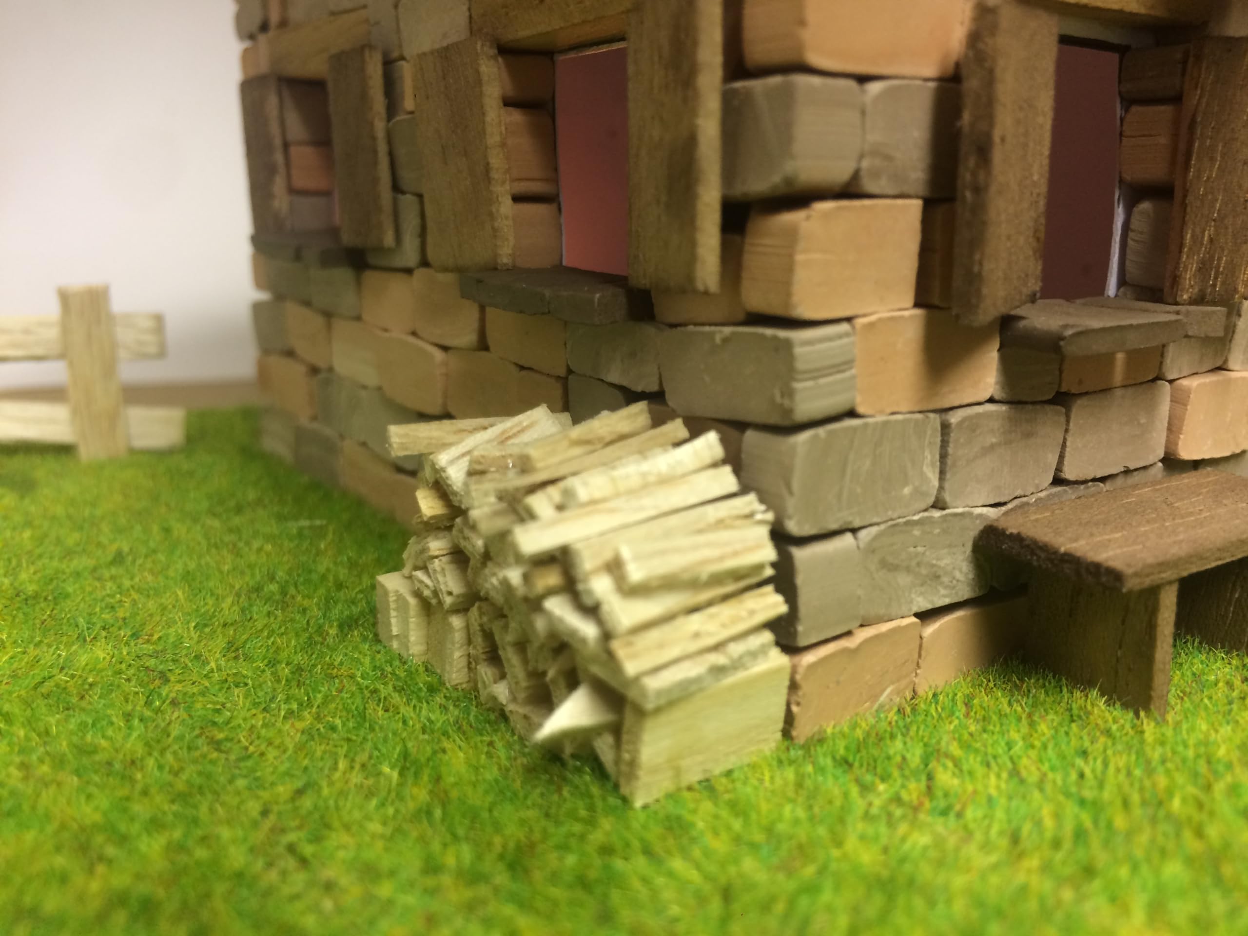 DOMUS KITS Maison Trentina,Kit de montage en bois et briques, assemblage nécessaire, échelle 1:50