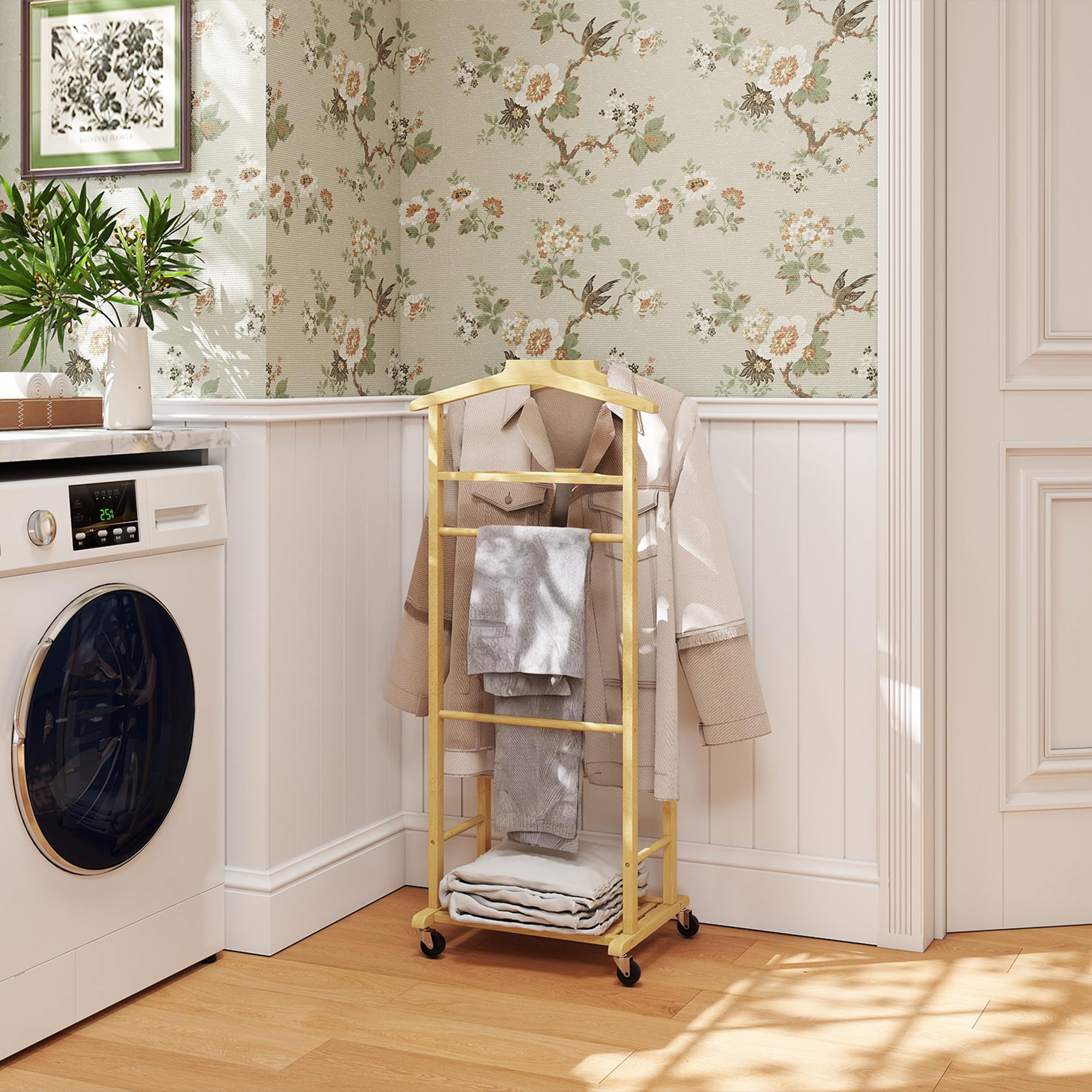 HOMCOM Valet de Chambre à Roulettes Bambou Double Cintre Bois Naturel | Portant à Vêtements, Tige à Pantalons, Plateau à Accessoires, Étagère, Porte-Manteaux, Chambre, Buanderie