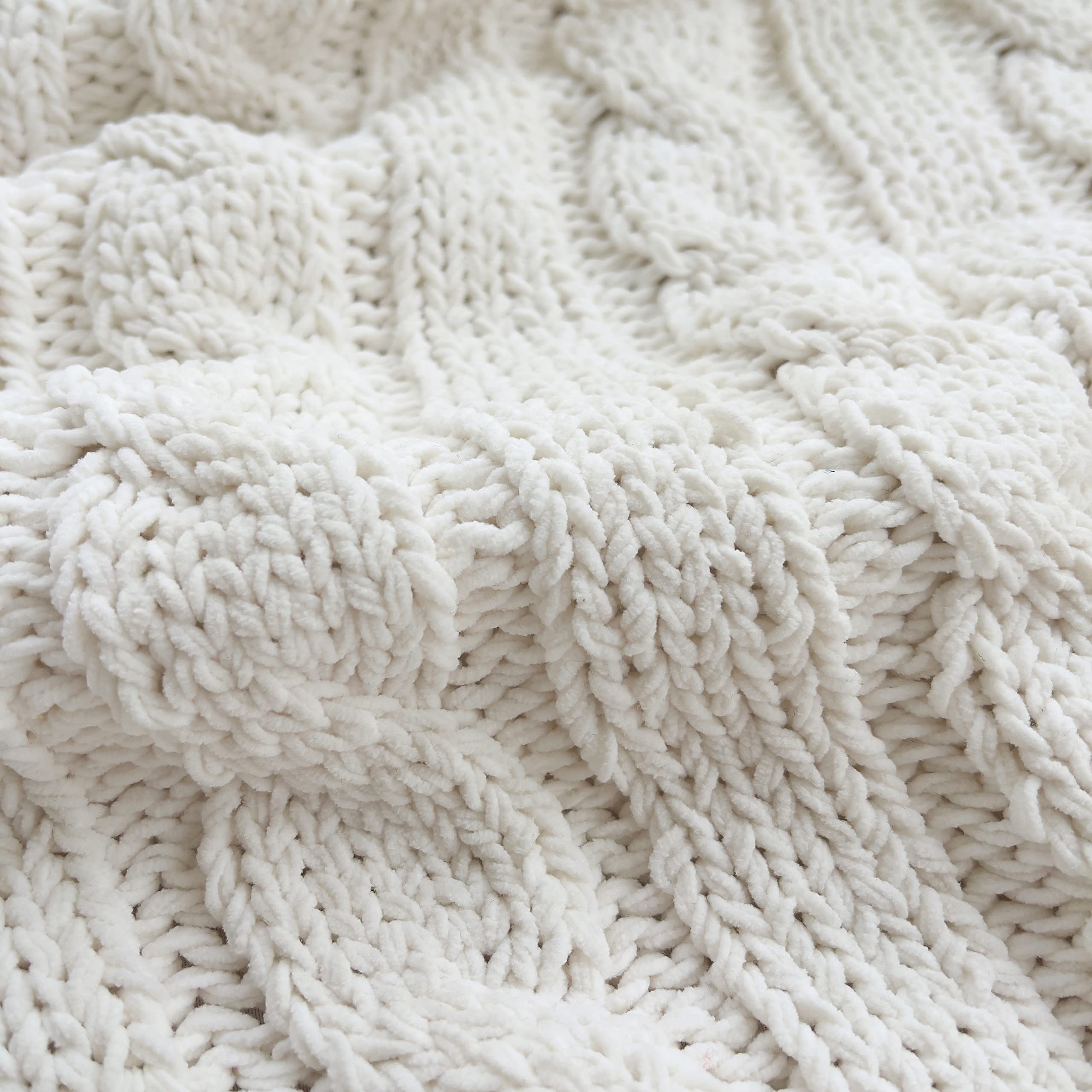 Chenille, grob, gestrickte Überwurfdecke mit 14 Pompons, Quasten, superweich, gemütlich, warm, Decke für Sofa, Bett, weiche Couch, 127 x 152,4 cm, Weiß