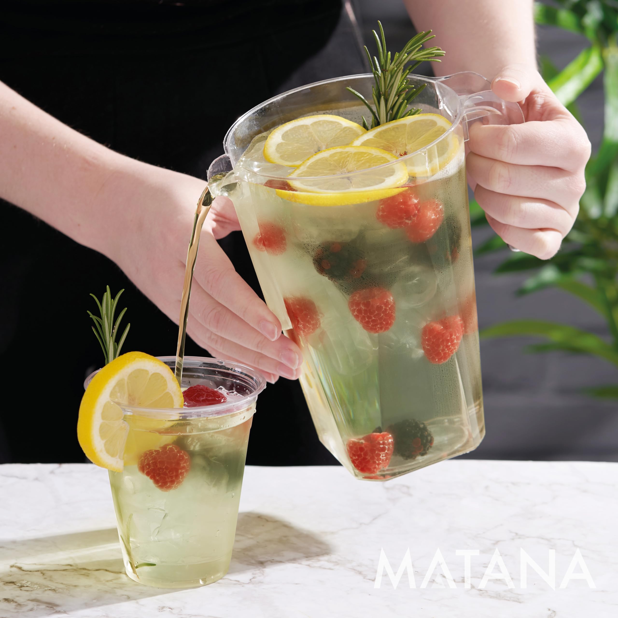 MATANA 12 Brocche in Plastica, Caraffe Trasparenti (1,5L) - Cocktail, Limonata, Punch, Sangria, Birre e Altro - Compleanni, Matrimoni, Natale, Picnic, Barbecue, Feste - Resistenti e Riutilizzabili