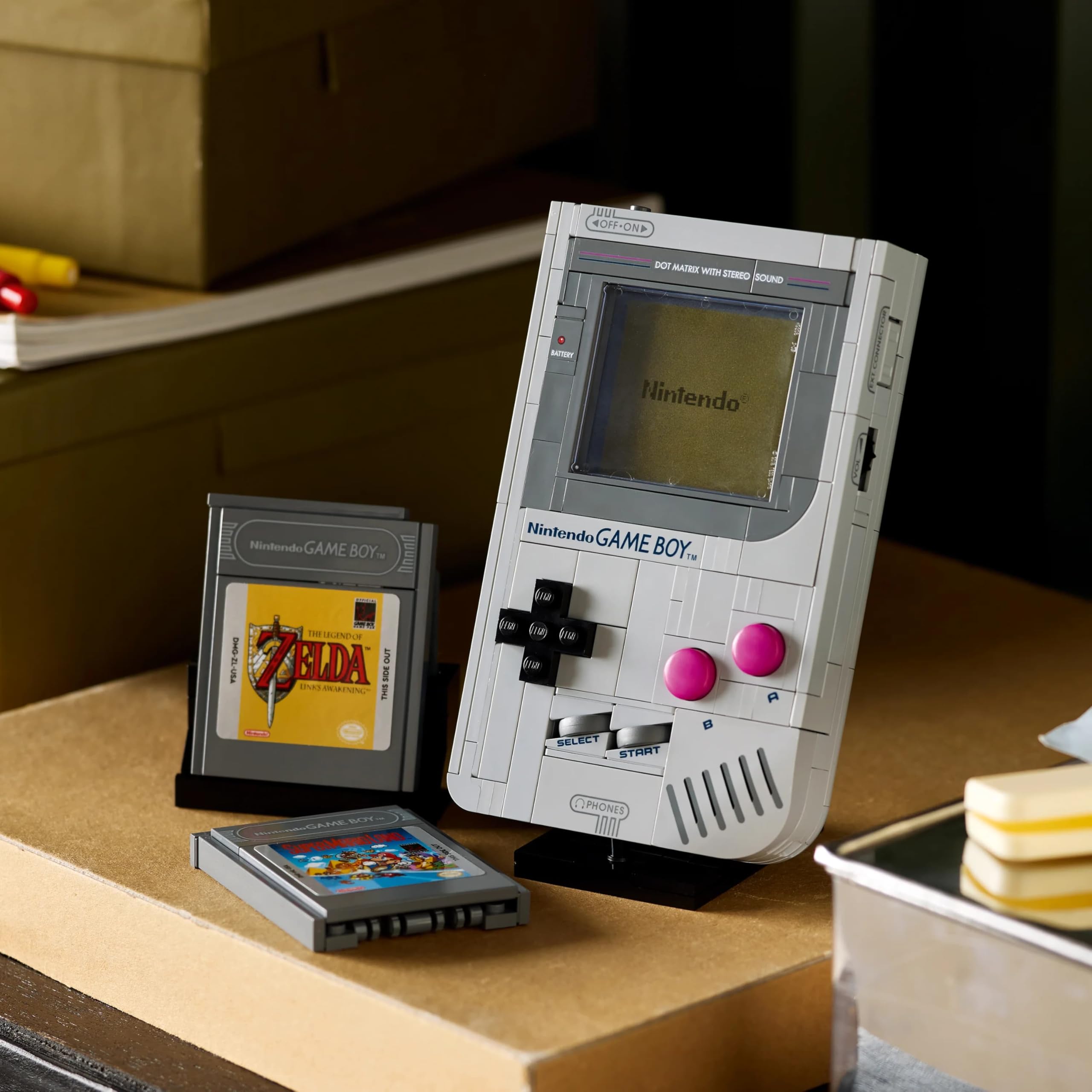 LEGO Game Boy, zestaw dla dorosłych, pomysł na prezent dla graczy, model kolekcjonerski dla mężczyzny i fanów retro gier Nintendo, replika konsoli z Game Pakami i ekranami soczewkowymi 72046