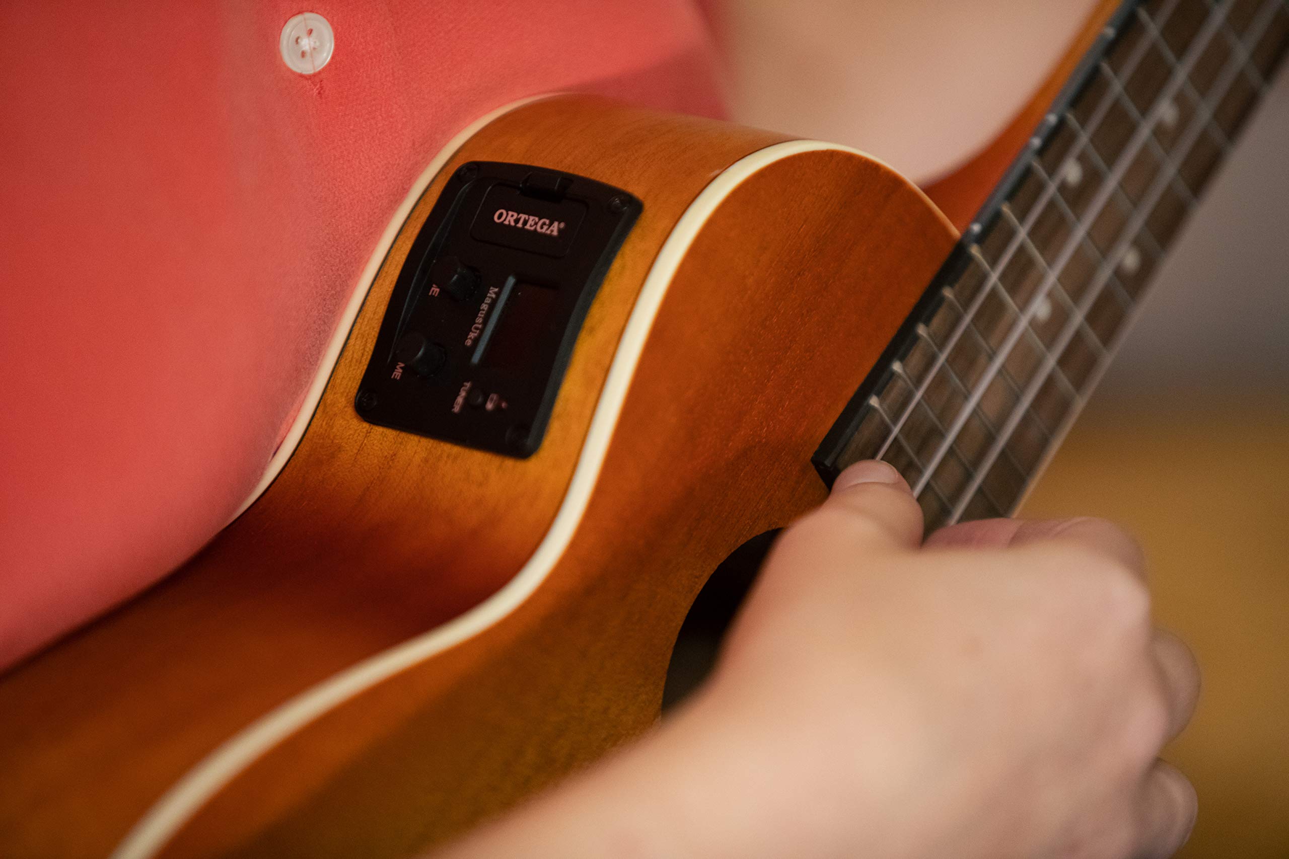 Ortega Guitars Ukulele Concerto Elettro-Acustico – Earth Series – con Cutaway – Okoume, Brown (RUDAWN-CE)