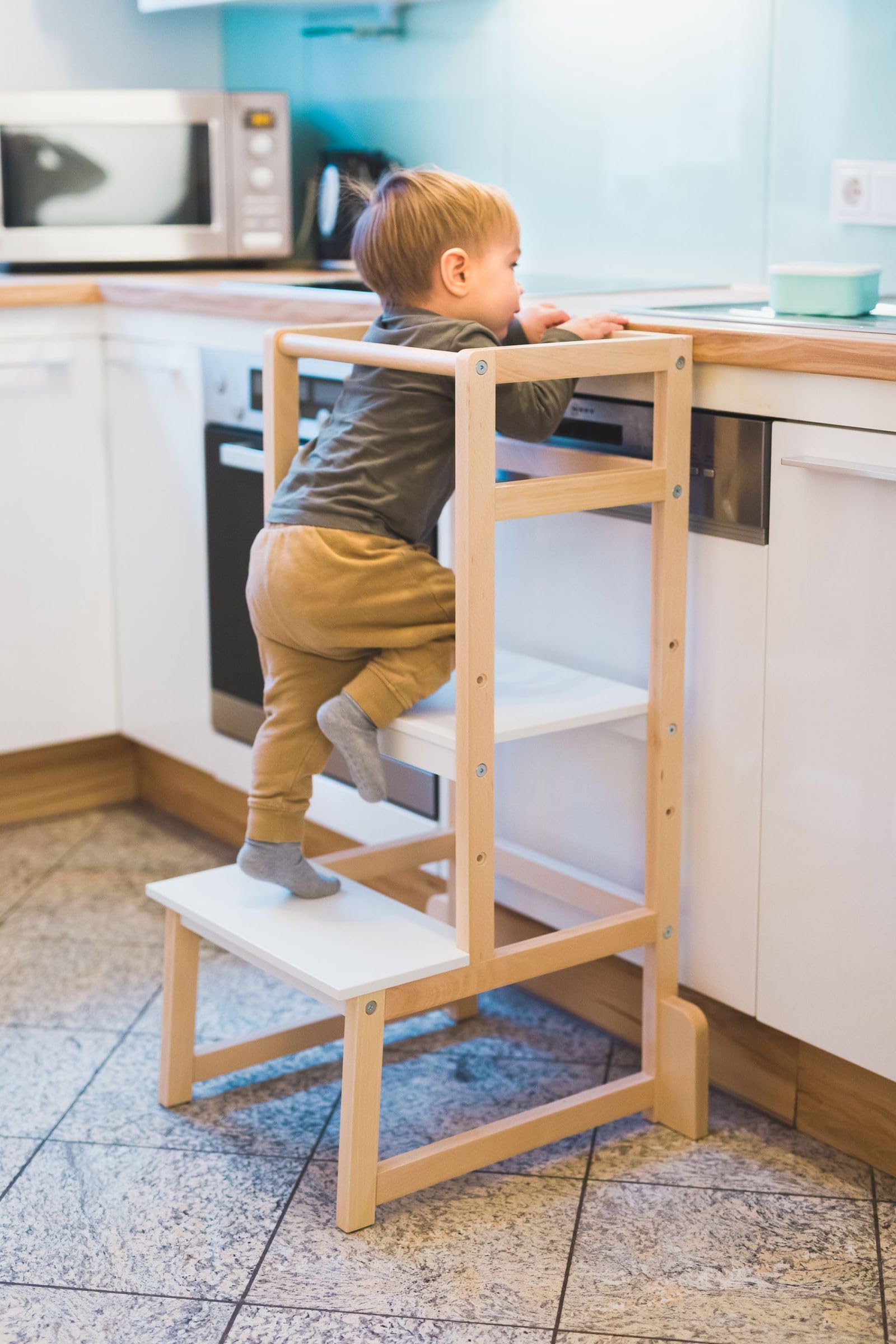 Fillikid Kinder Lernturm | Entdeckertum mitwachsend aus Buchenholz | Lerntower Montessori Lernstuhl ab ca. 1 Jahr | Küchenhelfer höhenverstellbar, extrem kippsicher