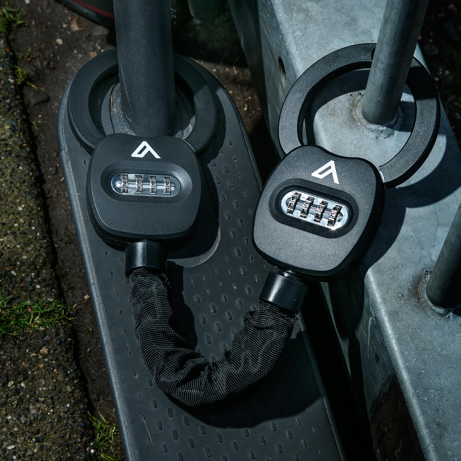 E-scooter Cijferslot Met Dikke 8 Mm Ketting – Anti-diefstal Set Met Valse GPS-waarschuwingssticker – Handboeimodel