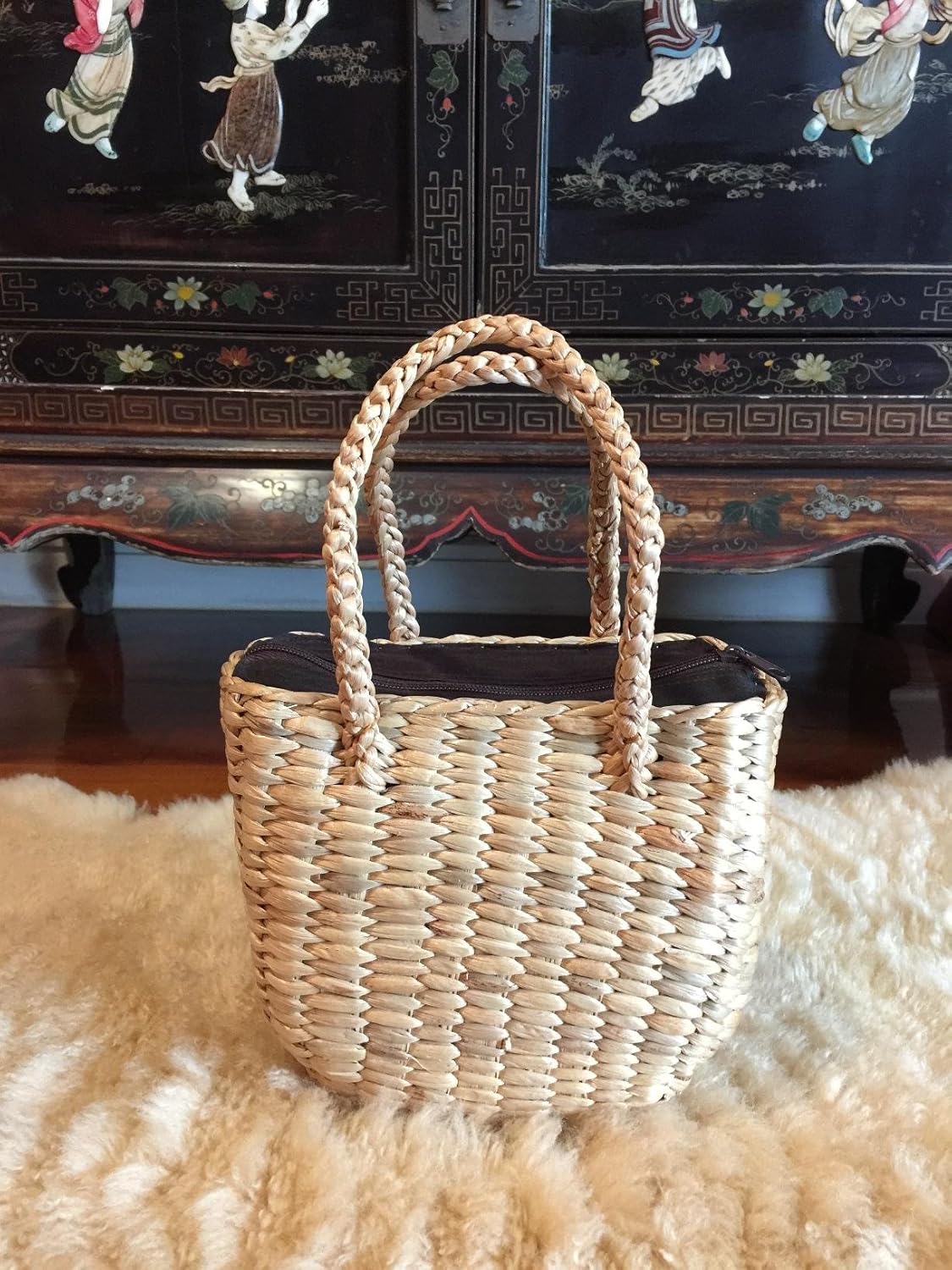 small straw tote bag