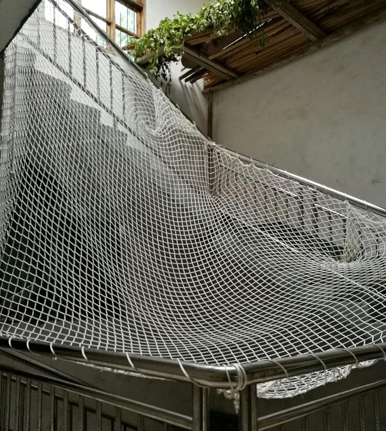 Cat Safety Net for Balcony & Garden - 5x8m (16x26ft) Indoor/Outdoor Netting for Terrace, Fence & Ceiling Decor, Protects Pets from Falls, Versatile Use for Cargo Trailers.