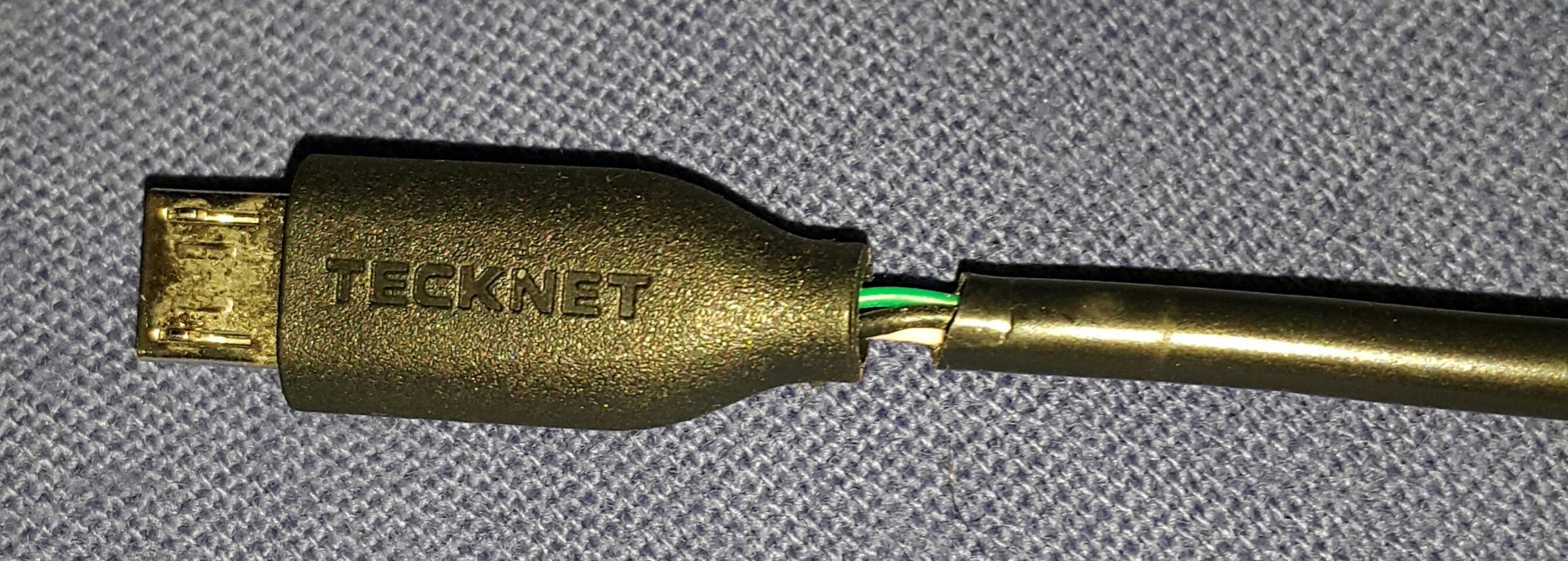 Praktische kurze Kabel, leider nicht so robust wie gedacht