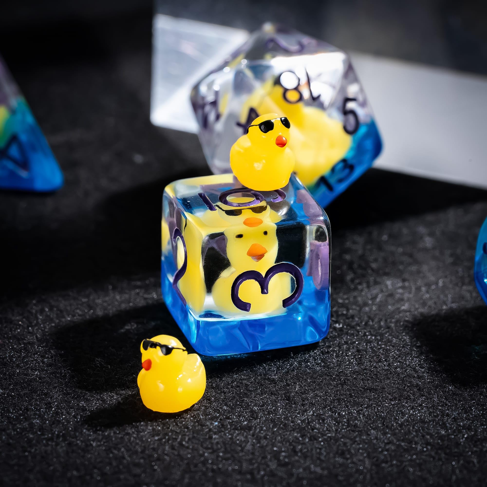 Cusdie DND Dice Set, 7-Piece Transparent Resin Dice with Sunglass-Wearing Duck Design - Image 3