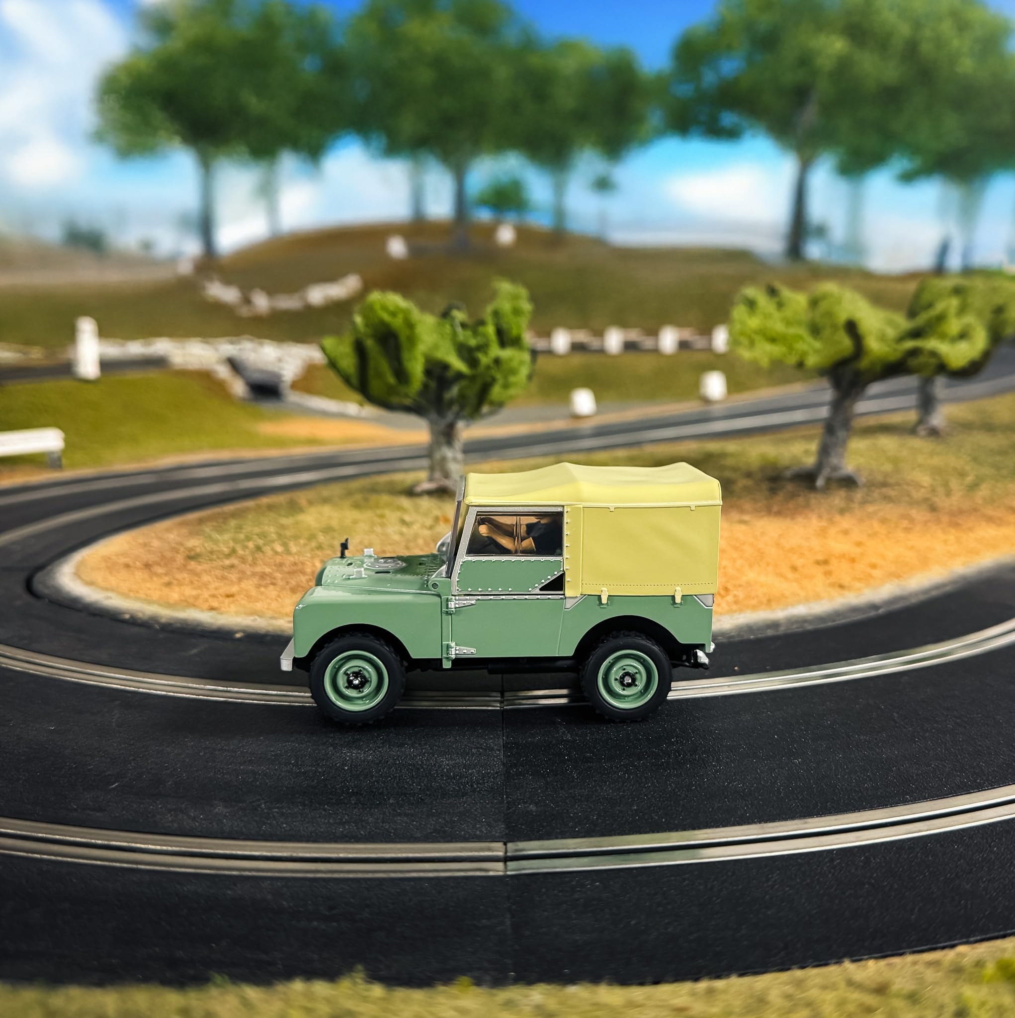 Scalextric C4600 Land Rover Series 1 - HUE166 Toy Slot Car for Use with Race Tracks and Set - Gift Ideas for Kids and Adults, Accessories