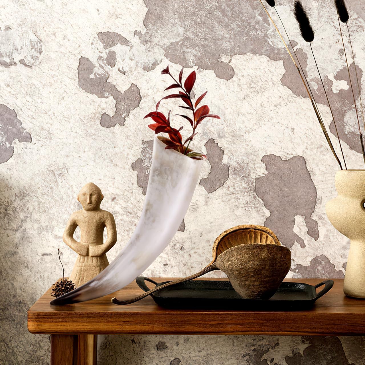 2pcs Cow Horns in Vase Traditional Horn Crafts Home Decor Wall Vases for Flowers Cow Wall-Mounted Bull Wall Decor Arrangement
