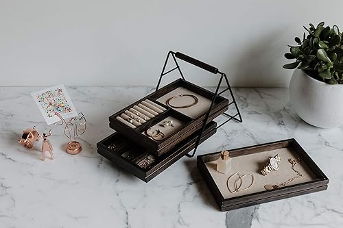 Vista 11 de Umbra Terrace Tier Jewelry - Tres bandejas deslizantes de madera con forro de lino con marco y mango de metal, fácil almacenamiento y acceso, nogal