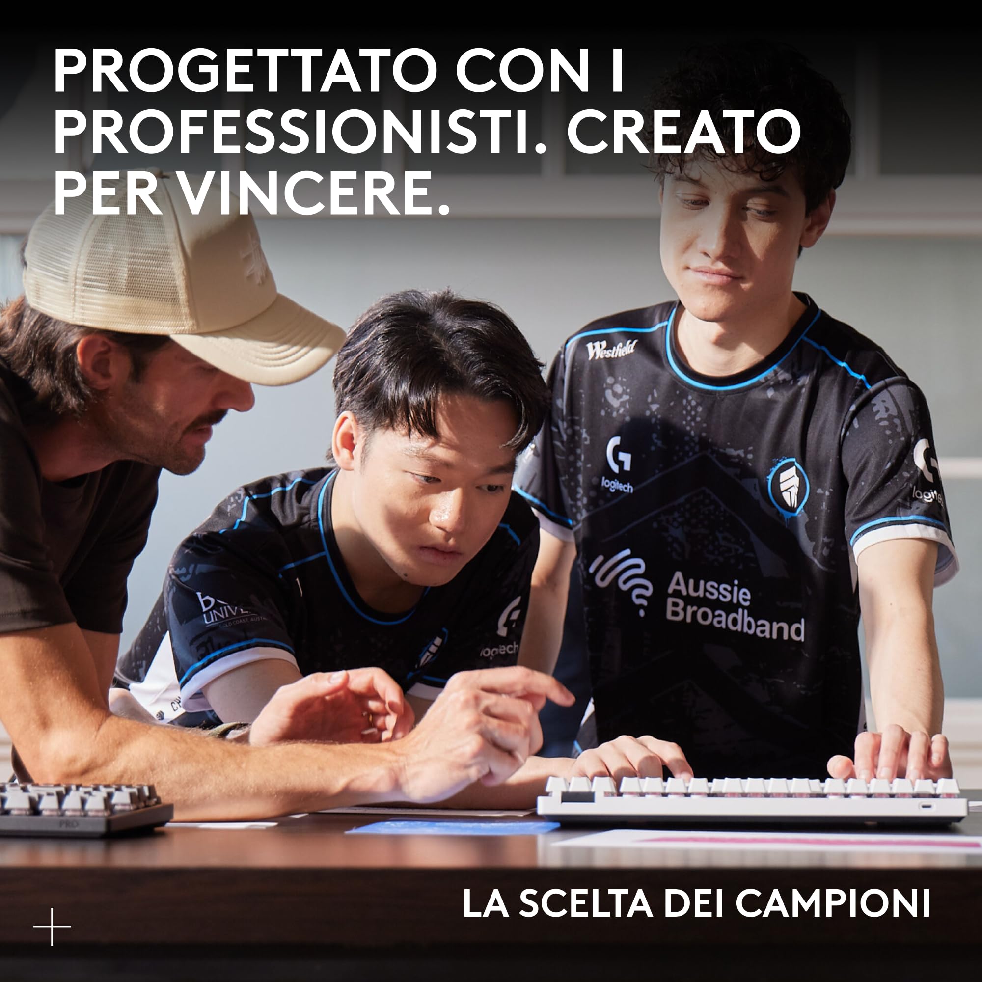 Logitech G PRO X SUPERLIGHT 2 - mouse gaming wireless, mouse Pro-Grade da 60 g con 5 pulsanti programmabili, sensore 44.000 DPI, velocità di aggiornamento di 8 kHz, ricarica USB-C per PC/Mac - Bianco