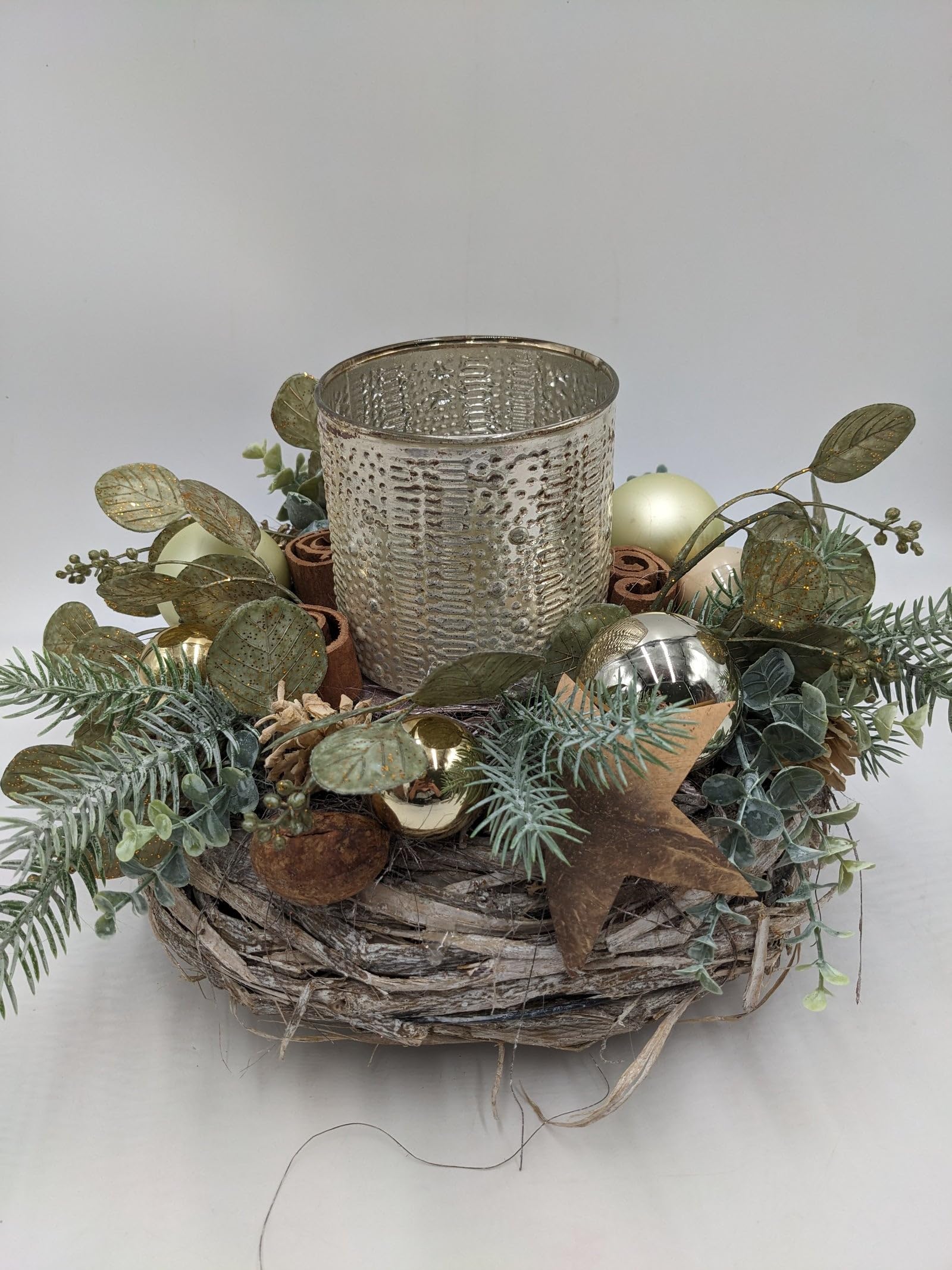Weihnachtsgesteck Teelicht Kugeln Stern Eukalyptus Gold Natur