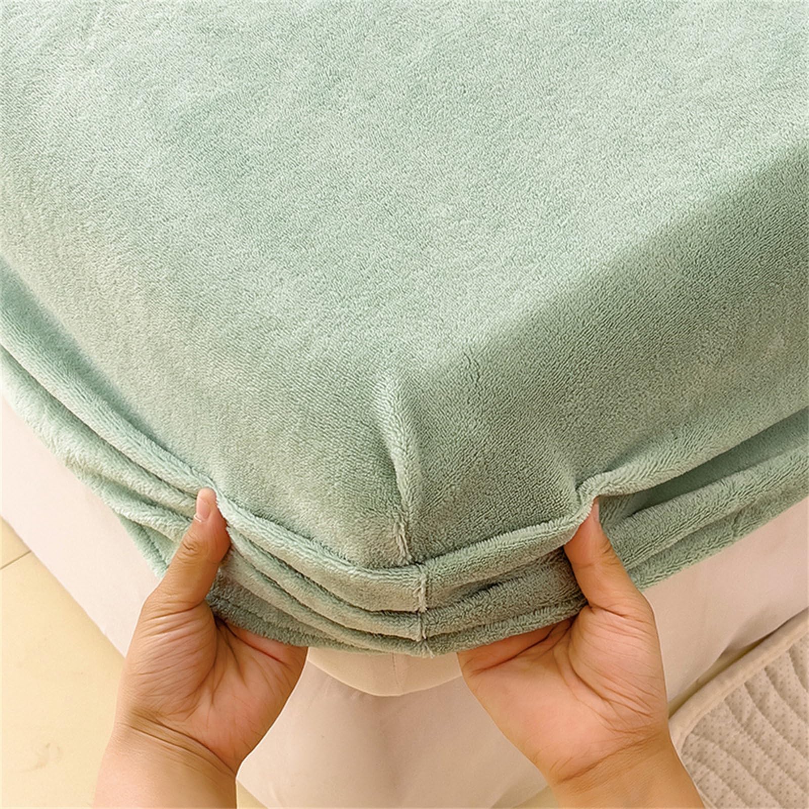 Surwin Sábana Bajera Ajustable, Franela de Color Sólido Suave Transpirable Sabanas, Espesamiento Elástico en el Borde Bolsillo Profundo 25-30 cm para Grueso Colchón (Verde,150x200cm)