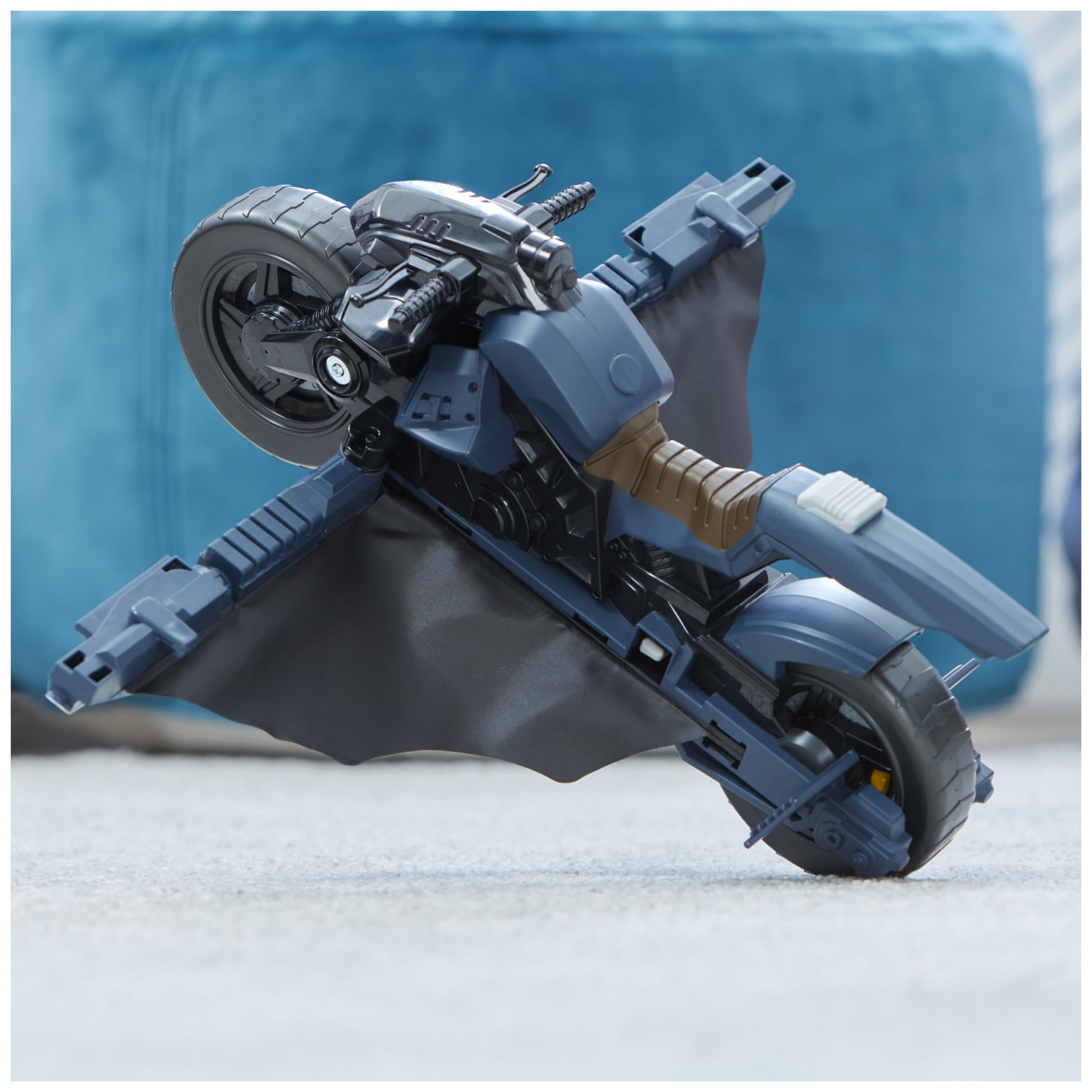 DC Batman - Batcycle 2 en 1 - Batcycle Qui Se Transforme en Batplane - Voiture Batman À Collectionner - Compatible avec Figurines 30 cm - Jouet À Collectionner - Jouet Enfant 4 Ans Et +