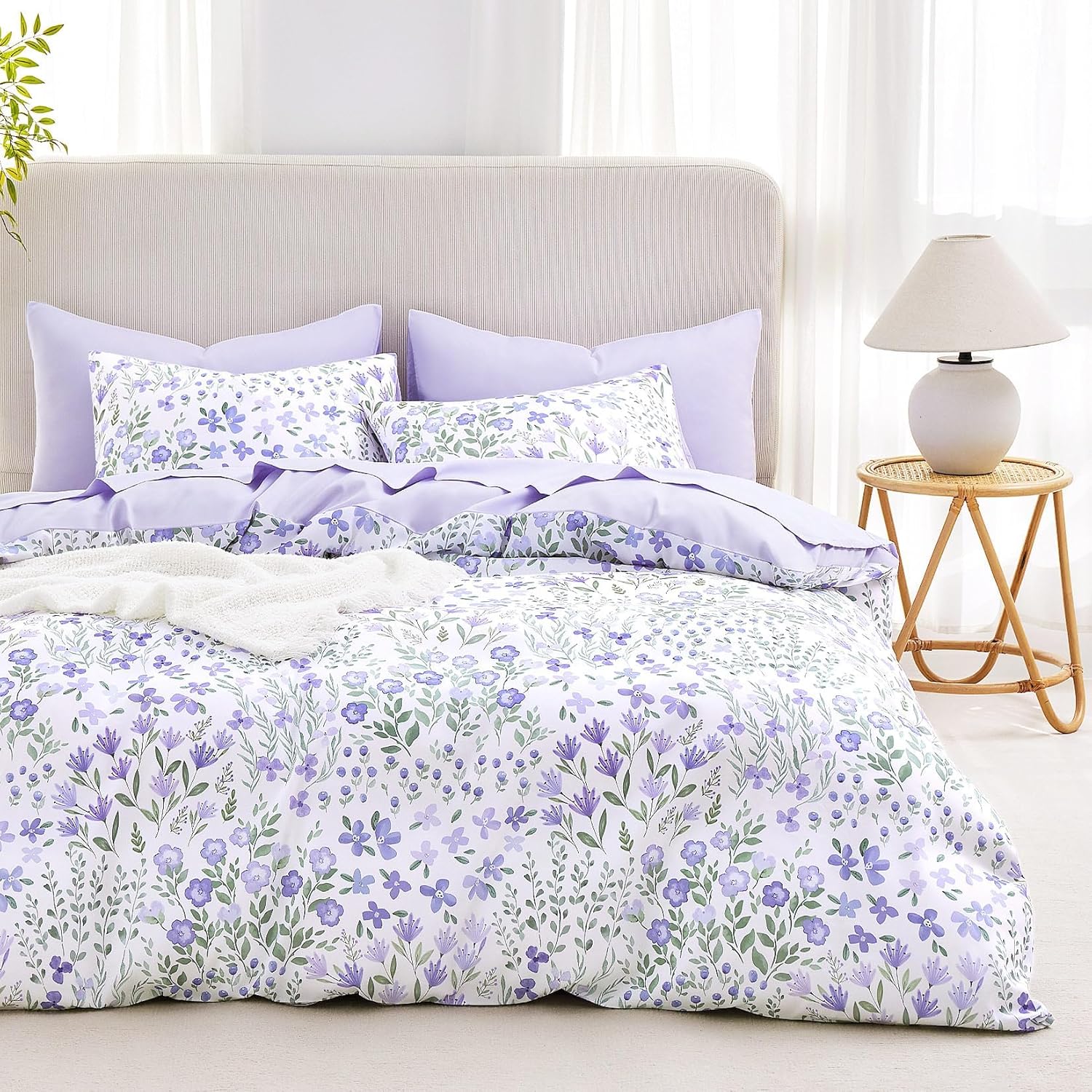 Wake In Cloud - Floral Comforter Set, Farmhouse Cottagecore Style with Romantic Garden Wildflowers and Leaves Pattern, Soft Lightweight Bedding, 3 Pieces, Purple White, Twin/Twin XL Size