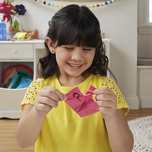 Miniatura 7 de Hasbro Juguetes Uglydolls sorpresa disfraz de murciélago súper afortunado, figura y accesorios