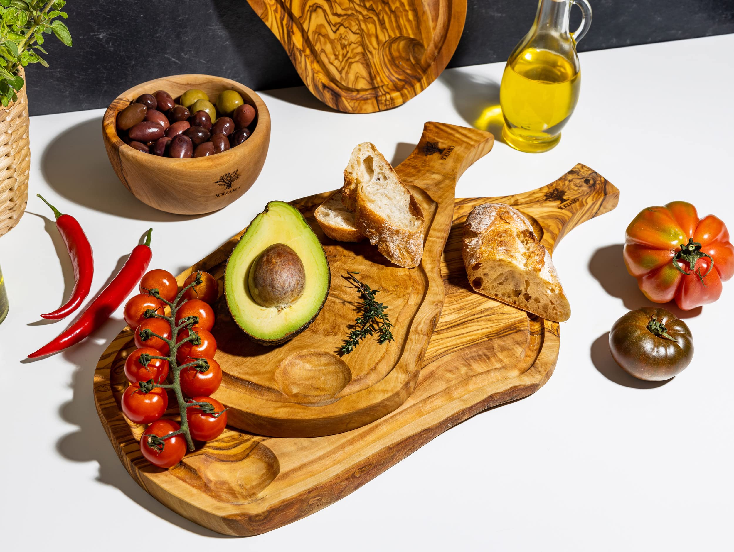 SOLTAKO Olivenholz Steakbrett mit Saftrille 3er Set (35/40/45cm) Schneidebretter aus Oliven Holz mit Griff