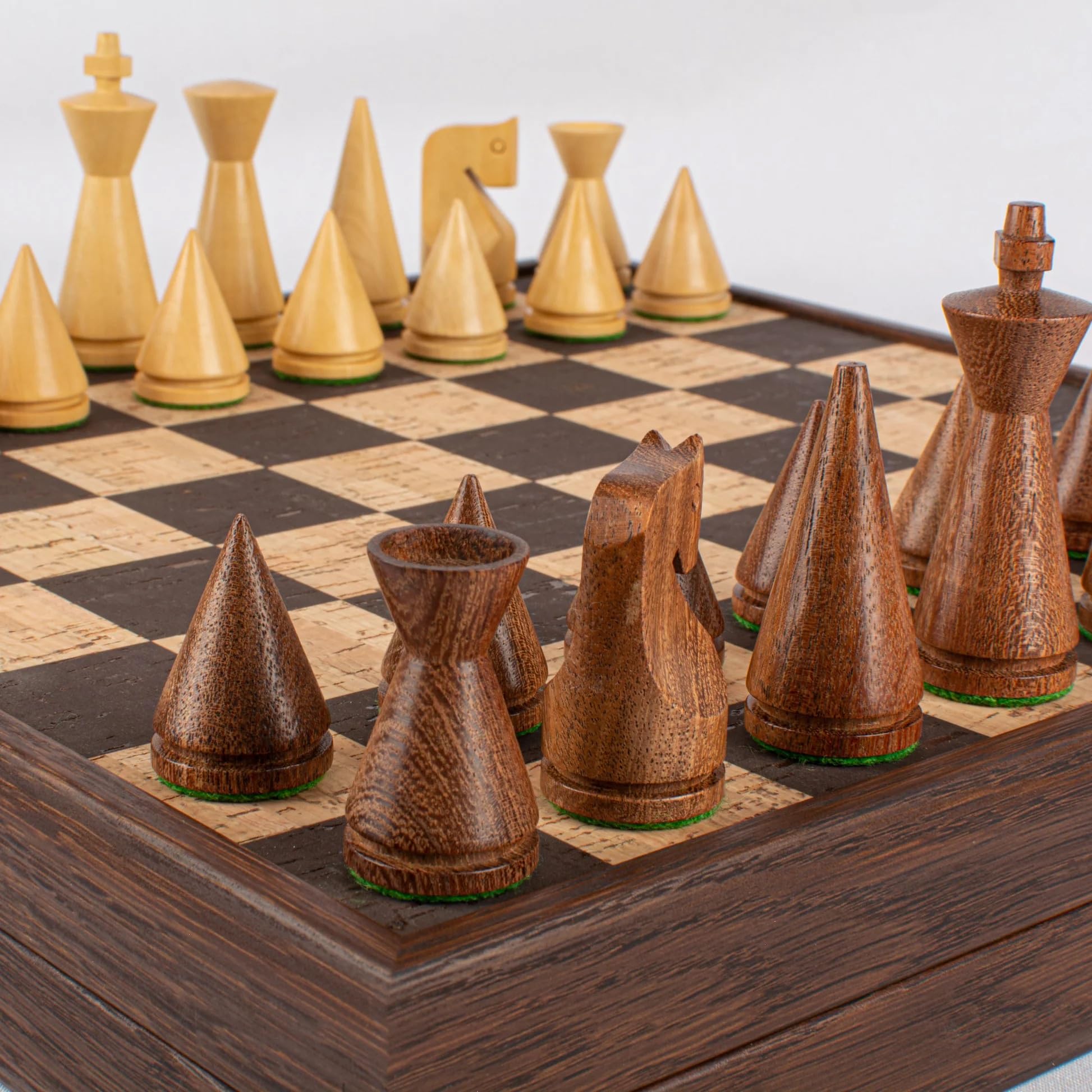 Juego de ajedrez de corcho natural Manopoulos de lujo, con piezas de ajedrez de madera modernas, juego premium hecho a mano en Grecia por expertos (40 cm), adultos mayores de 14 años