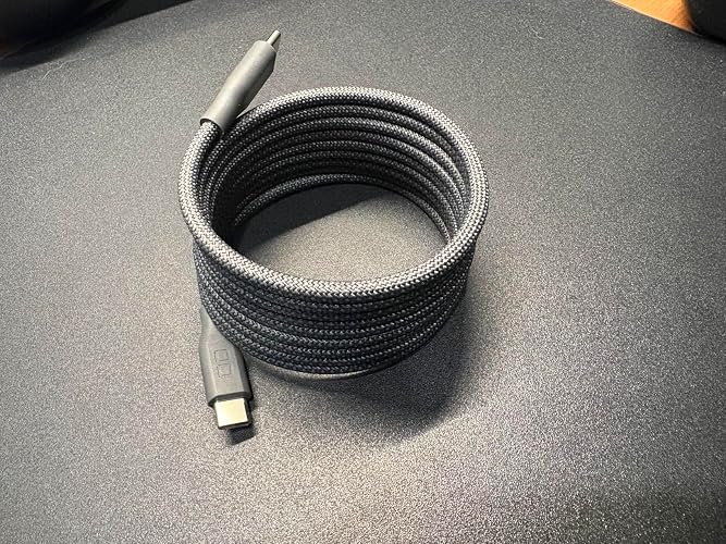 取り回し重視のスパイラルUSB-Cケーブル