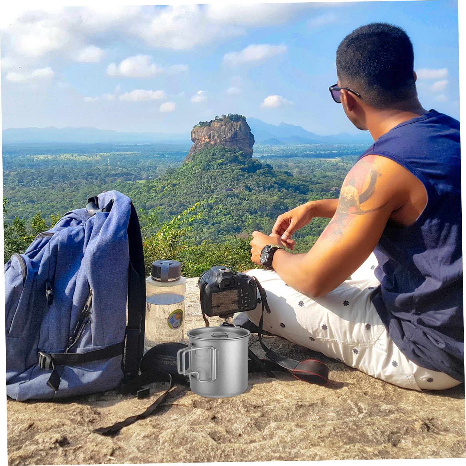 Tasse de Camping et Design Monoparoi en Titane Légère avec Poignée Pliable pour Pique-niques en Plein Air et Utilisation Bureau