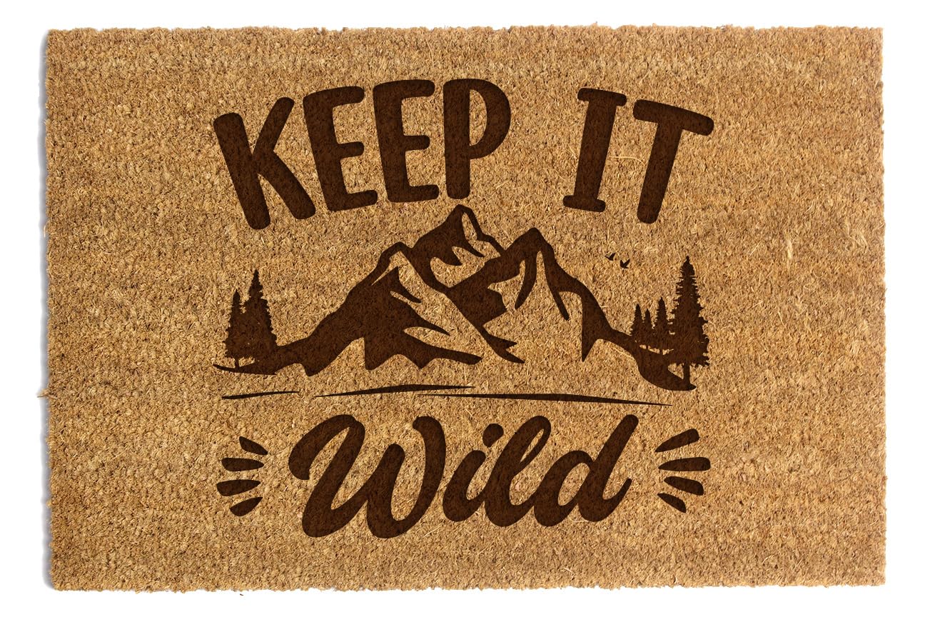 Happenings Paillasson en fibre de coco naturelle avec texte amusant – Tapis d'entrée antidérapant parfait pour une pendaison de crémaillère ou un cadeau de nouvelle maison (60 x 90 cm, Keep It Wild)