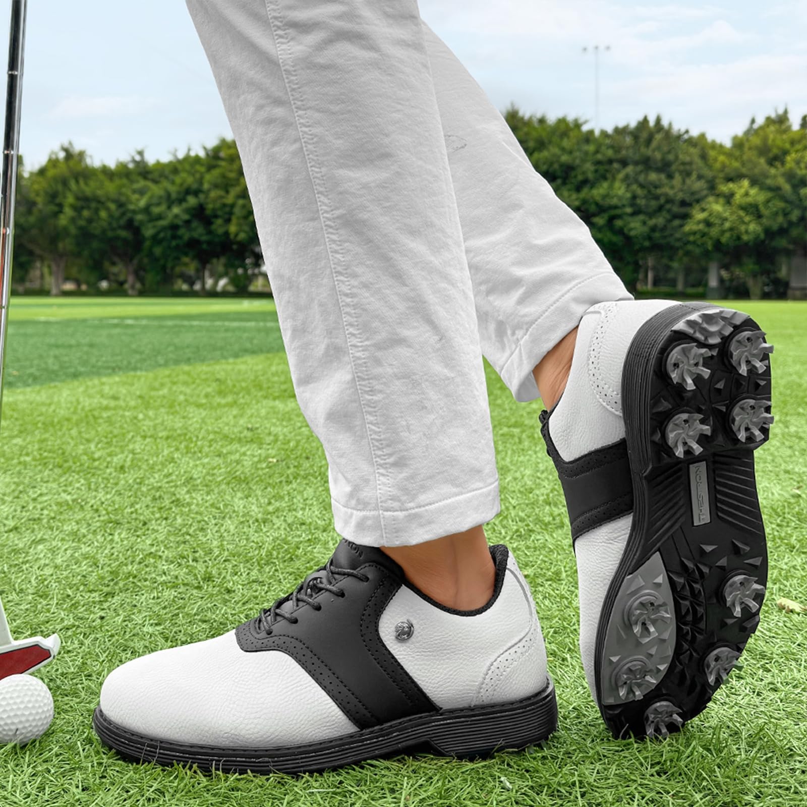 Zapatos de Golf para Hombre con Piel con Clavos, Zapatillas Deportivas Impermeables para Golf, Antideslizantes, Ligeras, cómodas para Exteriores, para Entrenar Golf