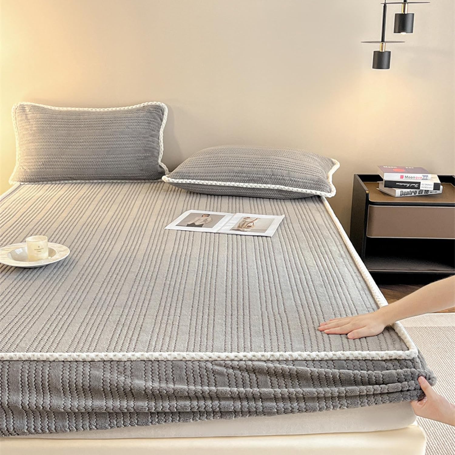 FCLDESHOP Mattress Encasement,Winter Warm Thickened Milk Velvet Fitted Sheet, Solid Color Skin-Friendly Deep Pocket Mattress Protector,Beige,200 * 220cm (1pcs)