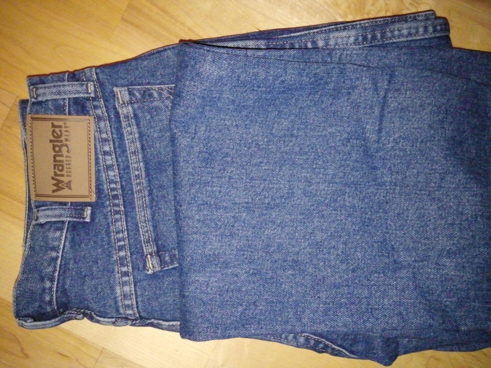 Wrangler Men's Relaxed Fit Jean at Amazon Men’s Clothing store