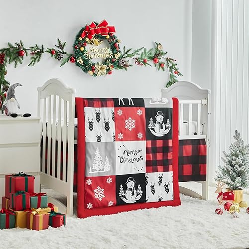 Miniatura 2 de Juego de ropa de cama de cuna gris de Navidad de 3 piezas, edredón acolchado a cuadros con sábana bajera y falda de cama, bonito diseño de muñeco de