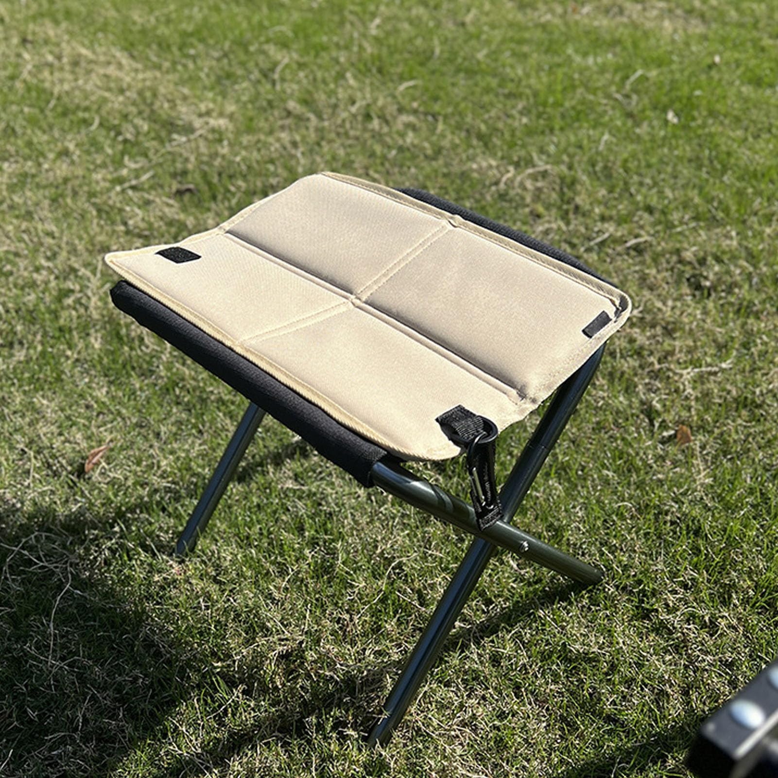 RIZGHWOY Portable Compact Seat Cushion, Warm and Dry Pendic in The Outdoor Picnic, Folding Pillow for 14x10 Inches Hiking, Made of Oxford Fabric (Khaki)