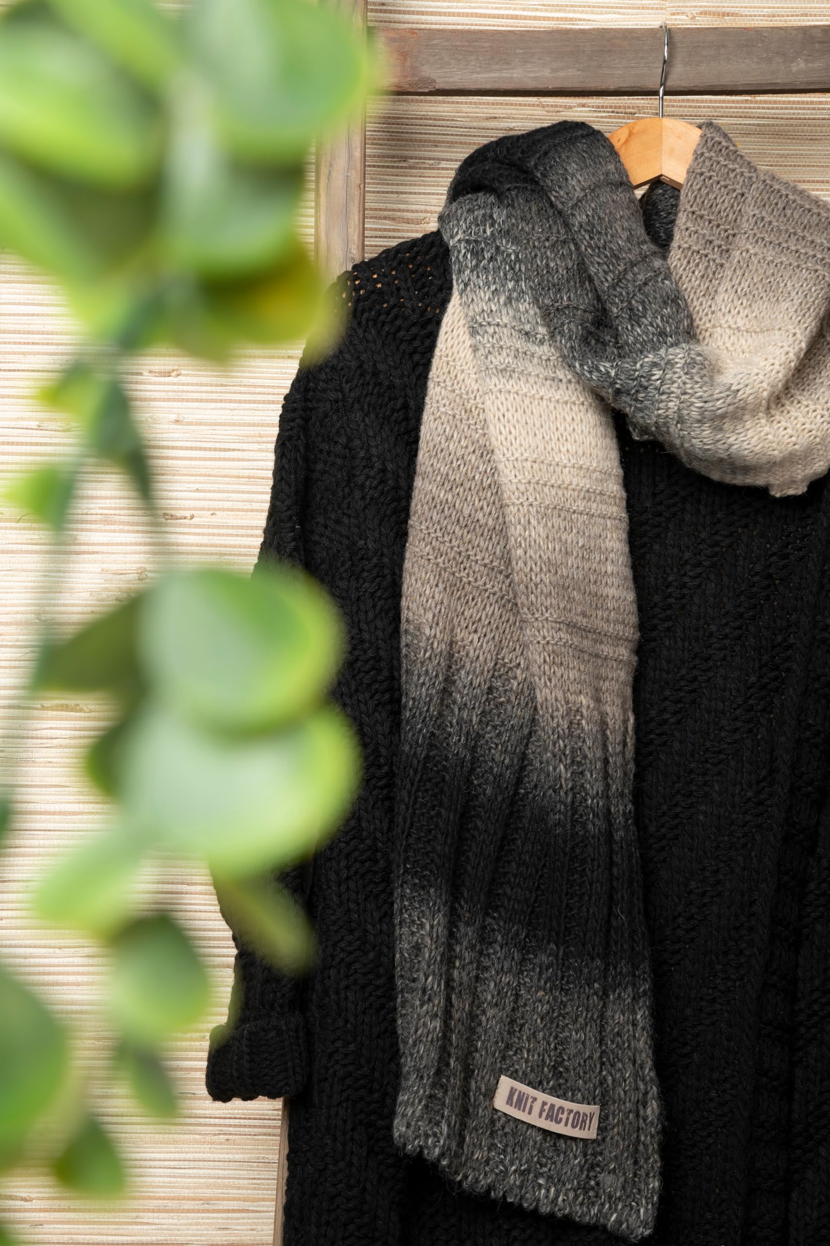 KNIT FACTORY - Mace Schal - Winterschal für Damen und Herren - XXL schal aus 10% Alpakawolle - 220x60 cm