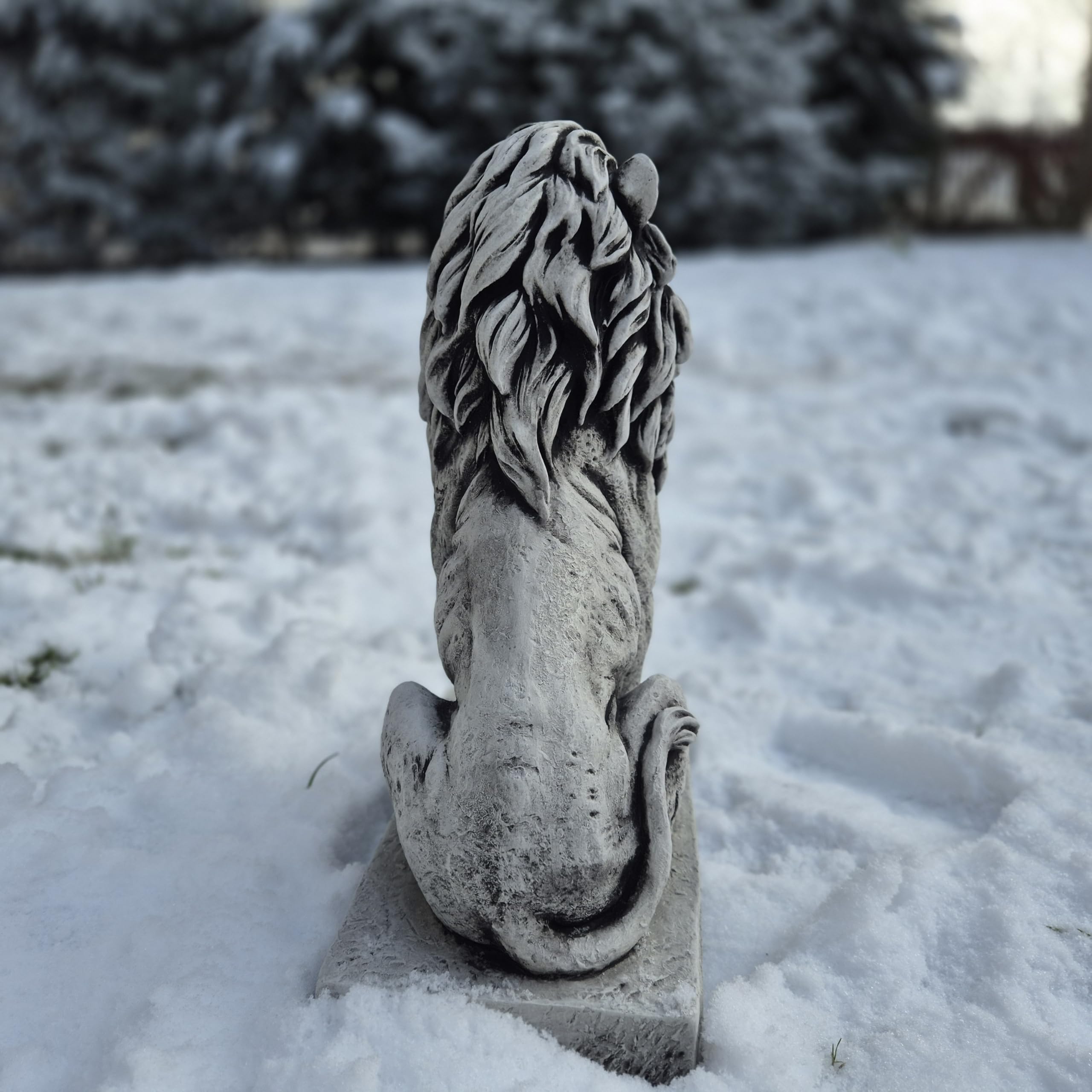 FABRIQ Kleiner Garten Löwe Figur Rechts, Steinfigur, Wetterfest, frostsicher aus Steinguss für Außenbereich, massiv 36 cm, 11 kg, shwarz