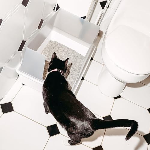 Miniatura 8 de Tuft + Paw Cubby - Caja de arena para gatos de alta cara, parte superior abierta, plástico antiadherente, seguimiento bajo, color blanco y gris