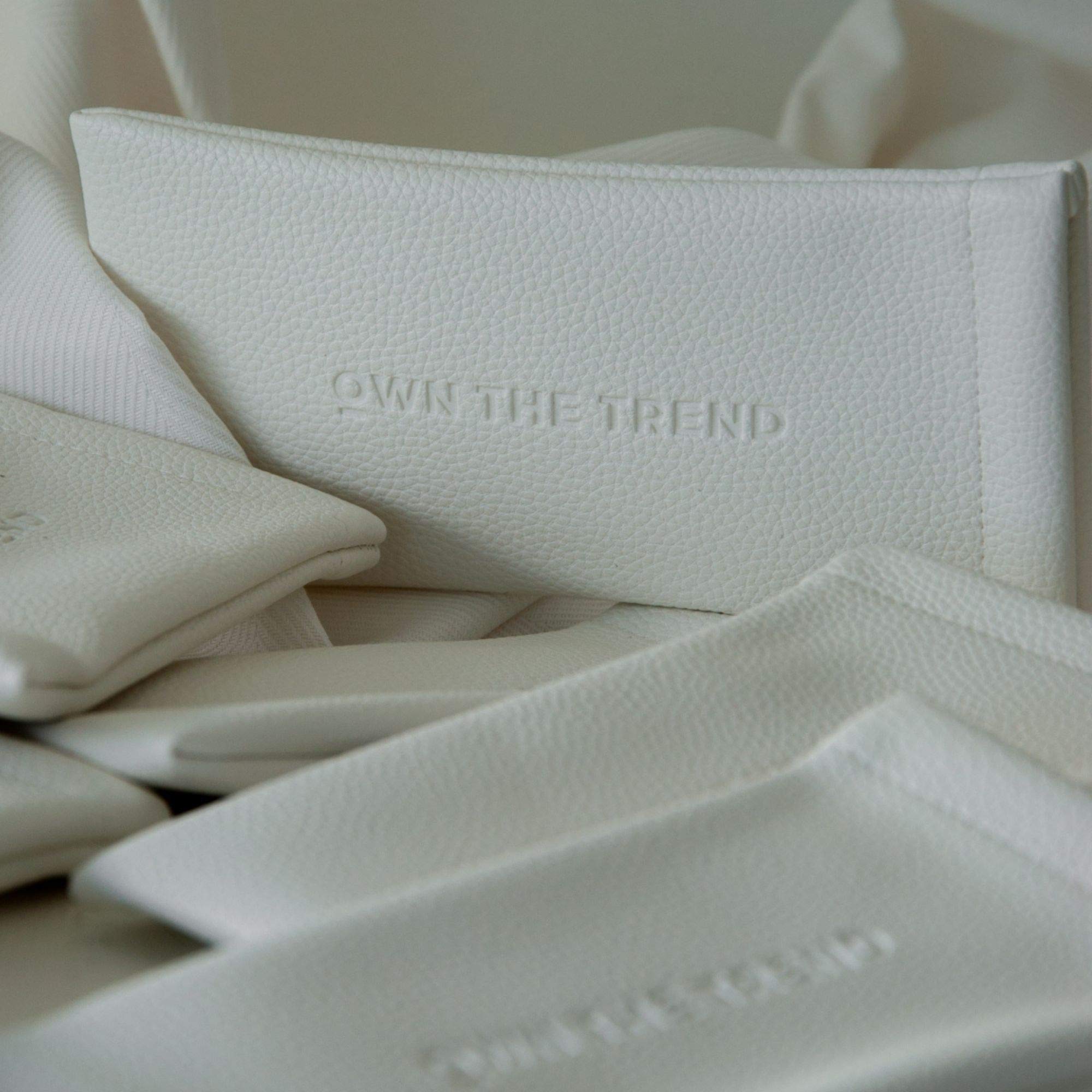 OWN THE TREND Trendy Sunglasses for Women - Sunglasses Womens with UV protection - Vintage Retro Oval Y2K Fashion Sun Glasses