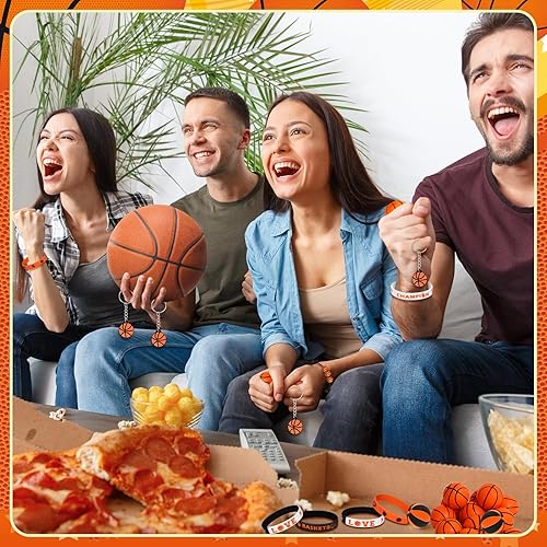 Miniatura 5 de Aoriher Regalos de fiesta deportiva de baloncesto para niños, 15 juegos de pulseras deportivas de silicona, mini bola antiestrés, llavero temporal