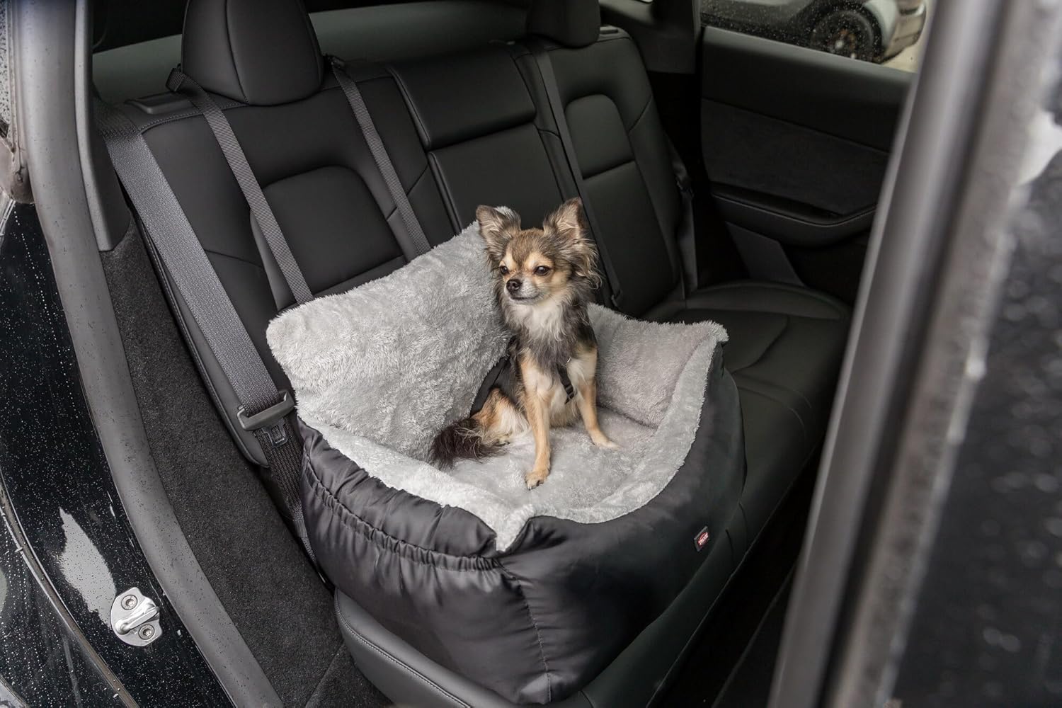 TRIXIE Convertible Lite Dog Car Seat 19.7 x 14.6 x 15.7 in – Cozy Booster with Safety Tether, Seat-Belt Straps & Side Pockets – Raised Travel Bed with Washable Cushion