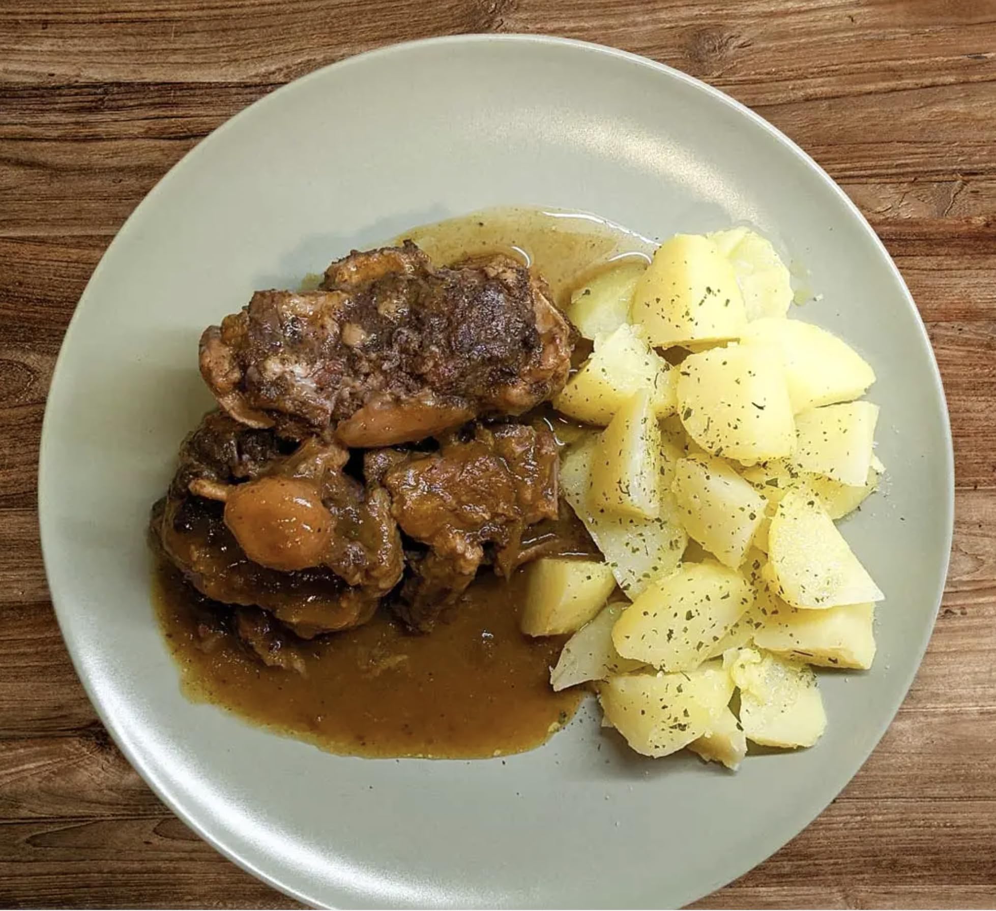 Pack de Conservas Gourmet Artesanas: 1 Rabo de Toro 640g, 1 Carrilleras al Vino Blanco 440g y 1 Caracoles en Salsa 550g – Recetas Familiares Ideal para Regalo – Hecho en España con Sabor Tradicional