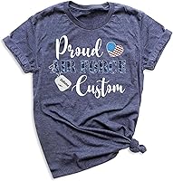 Vista 1 de Camiseta personalizada de la Fuerza Aérea Orgullosa, camiseta familiar a juego de la Fuerza Aérea de los Estados Unidos, camiseta de papá y mamá