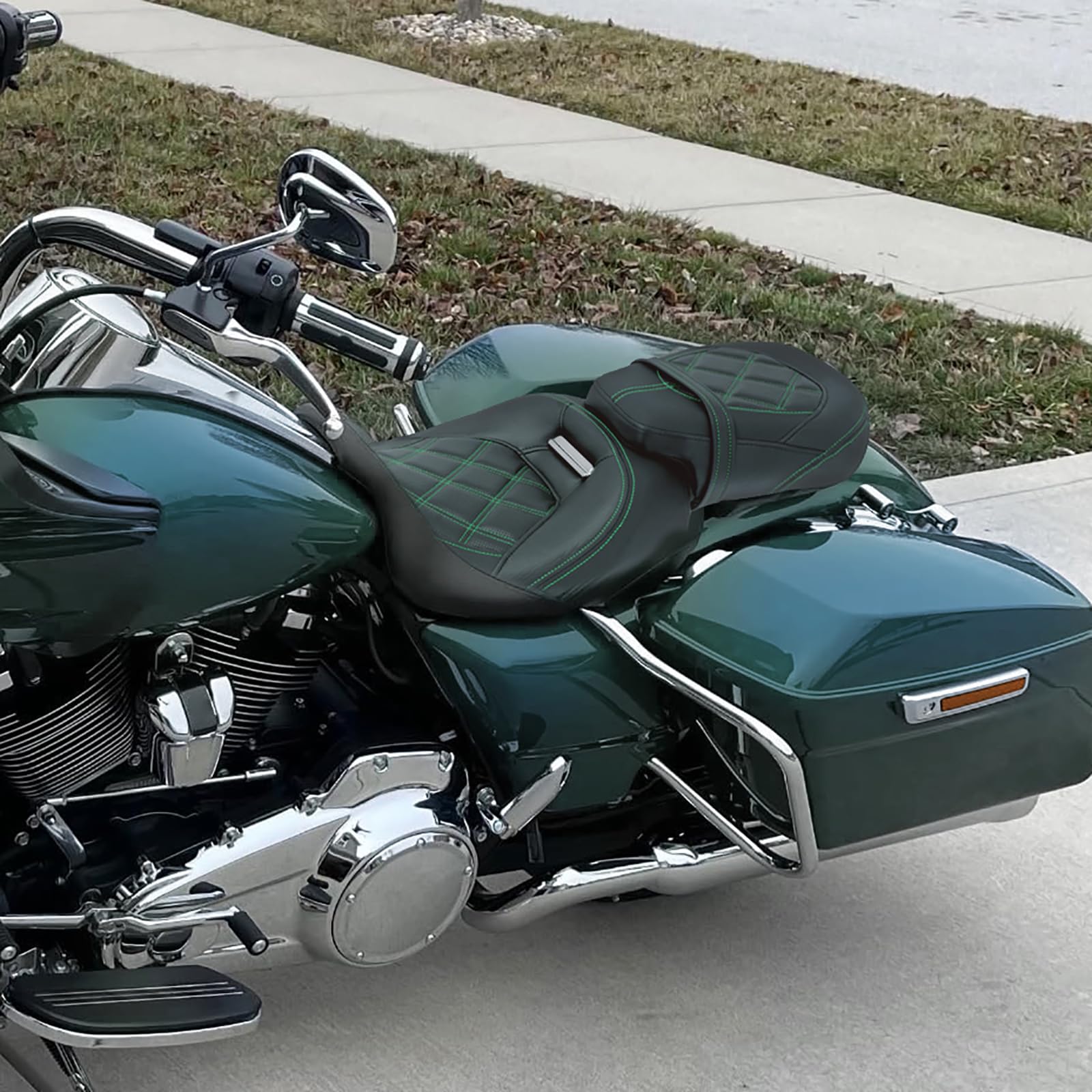 Niskoprofilowy zestaw siodełka pasażera pasuje do Harley Touring Road King FLHR Street Glide FLHX Road Glide FLTRX CVO Street Glide FLHXSE Electra Glide 2009-Później (zielone szwy)