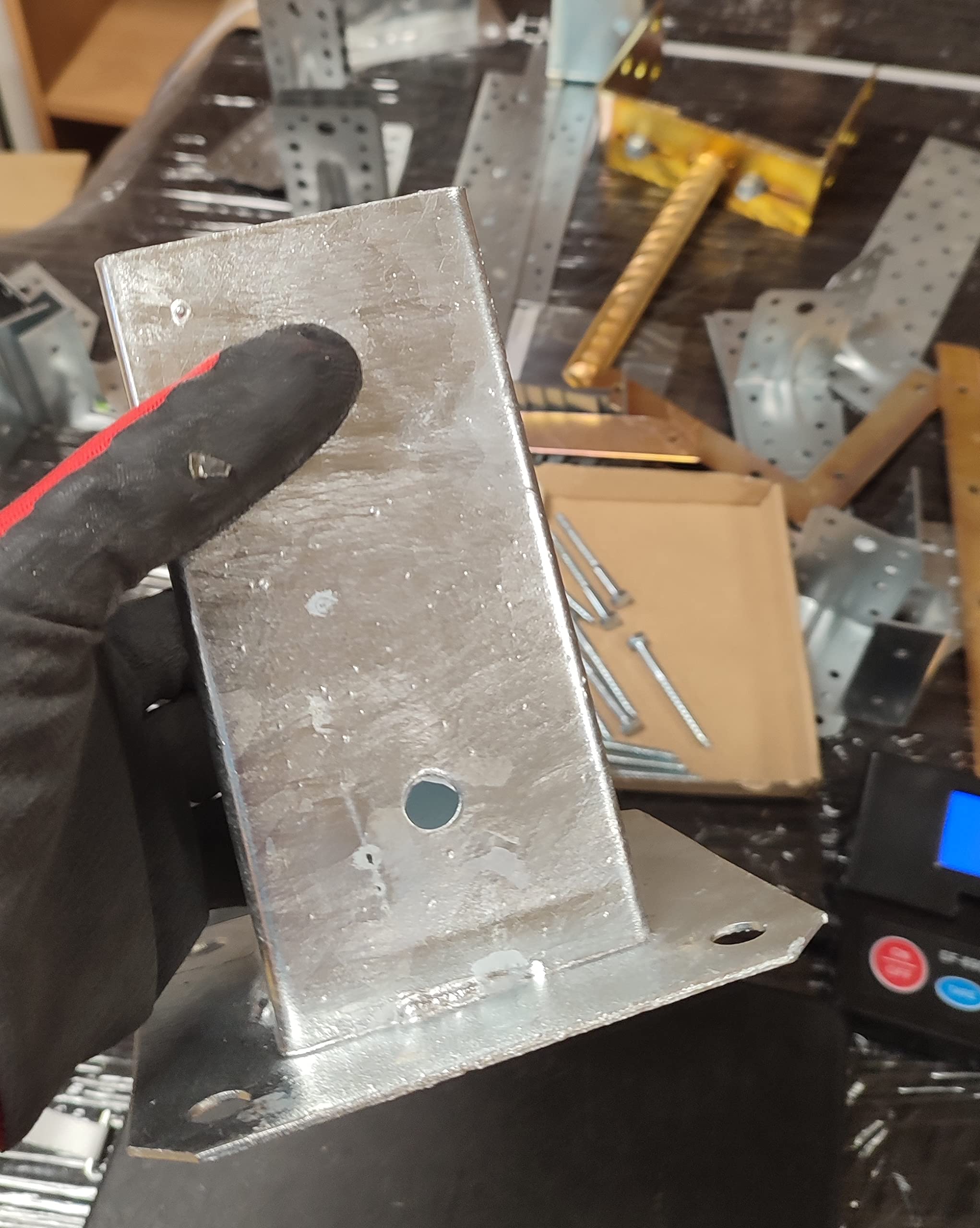 4 postes de soporte para vallas, con pernos, cuadrados, resistentes y galvanizados en caliente, para jardín, tamaño: 70 mm x 70 mm