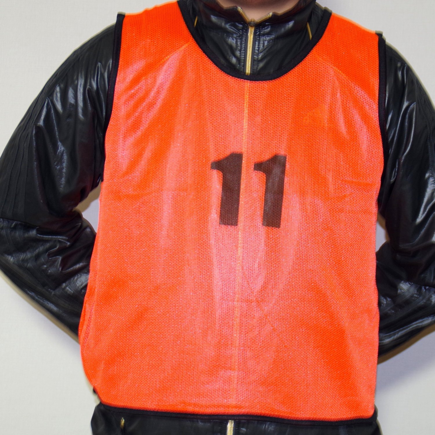 4色　12枚ビブス　レッド、イエロー、グリーン、オレンジ Amazon | BeryKoKo ビブス グリーン&オレンジ（各1～6番） 12枚